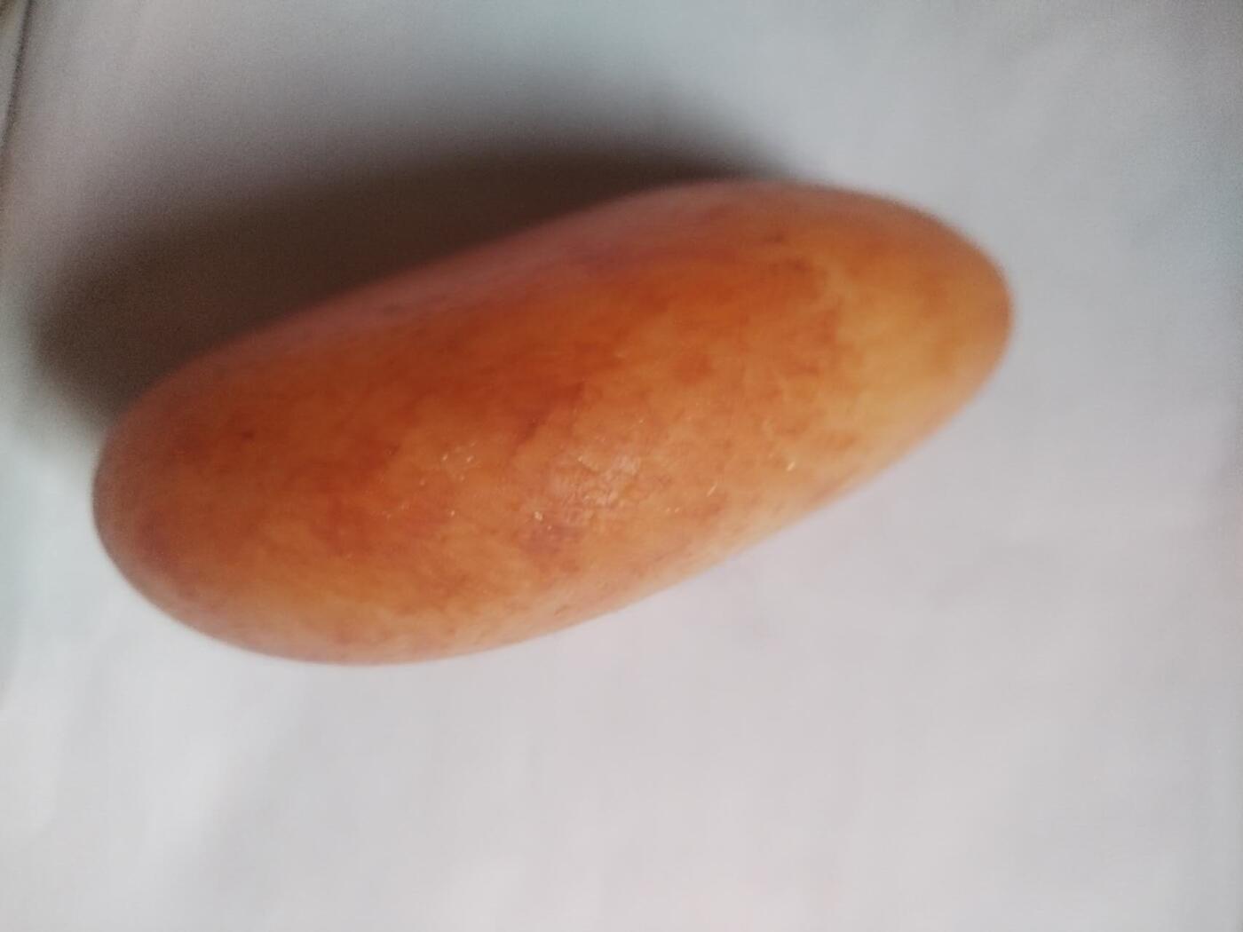 综合 和田玉原石 900克左右。