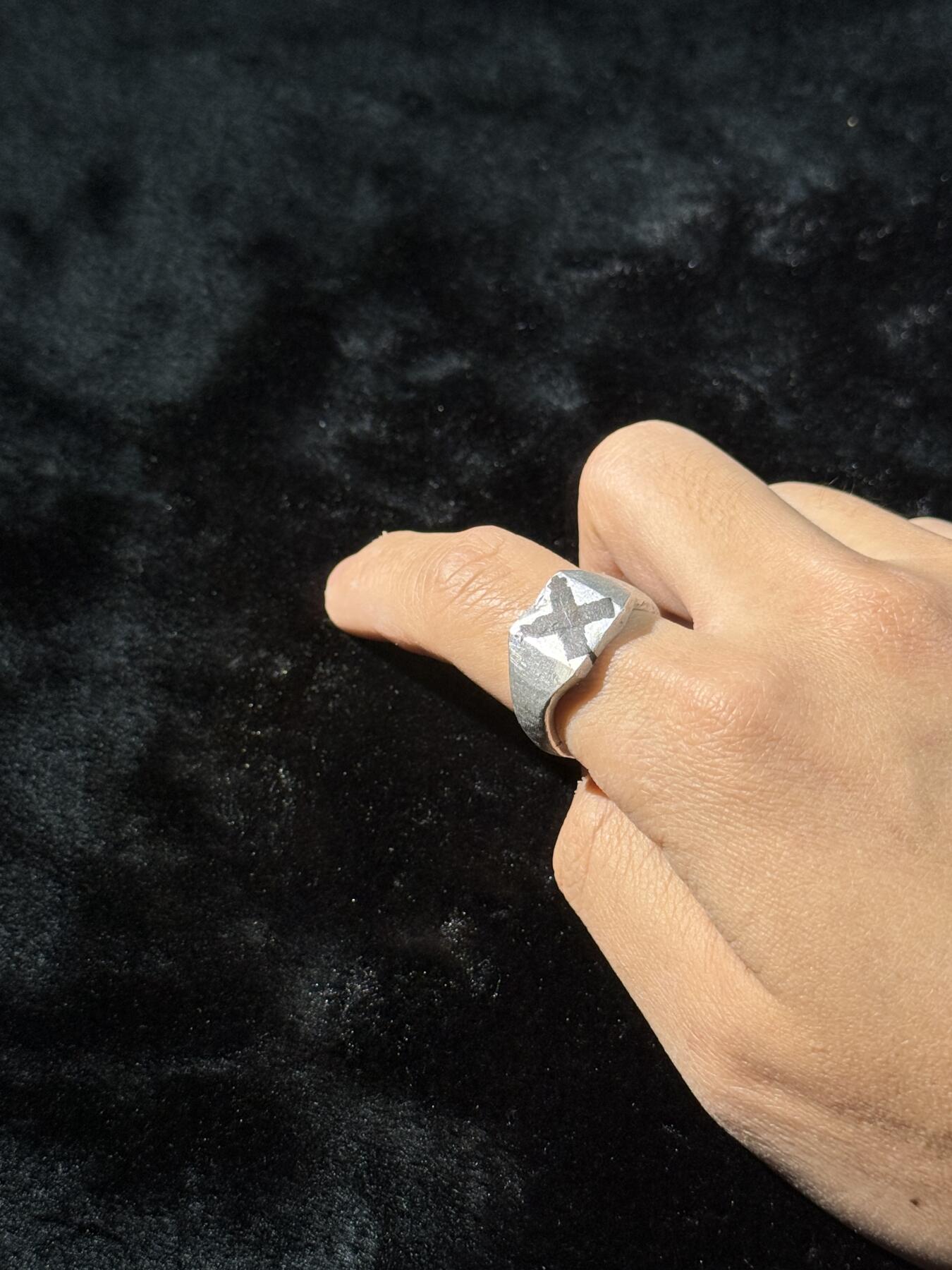 戎马世界章牌大赏第110期 芬兰 战时海岸炮兵战壕艺术戒指 飞机铝材手工制作