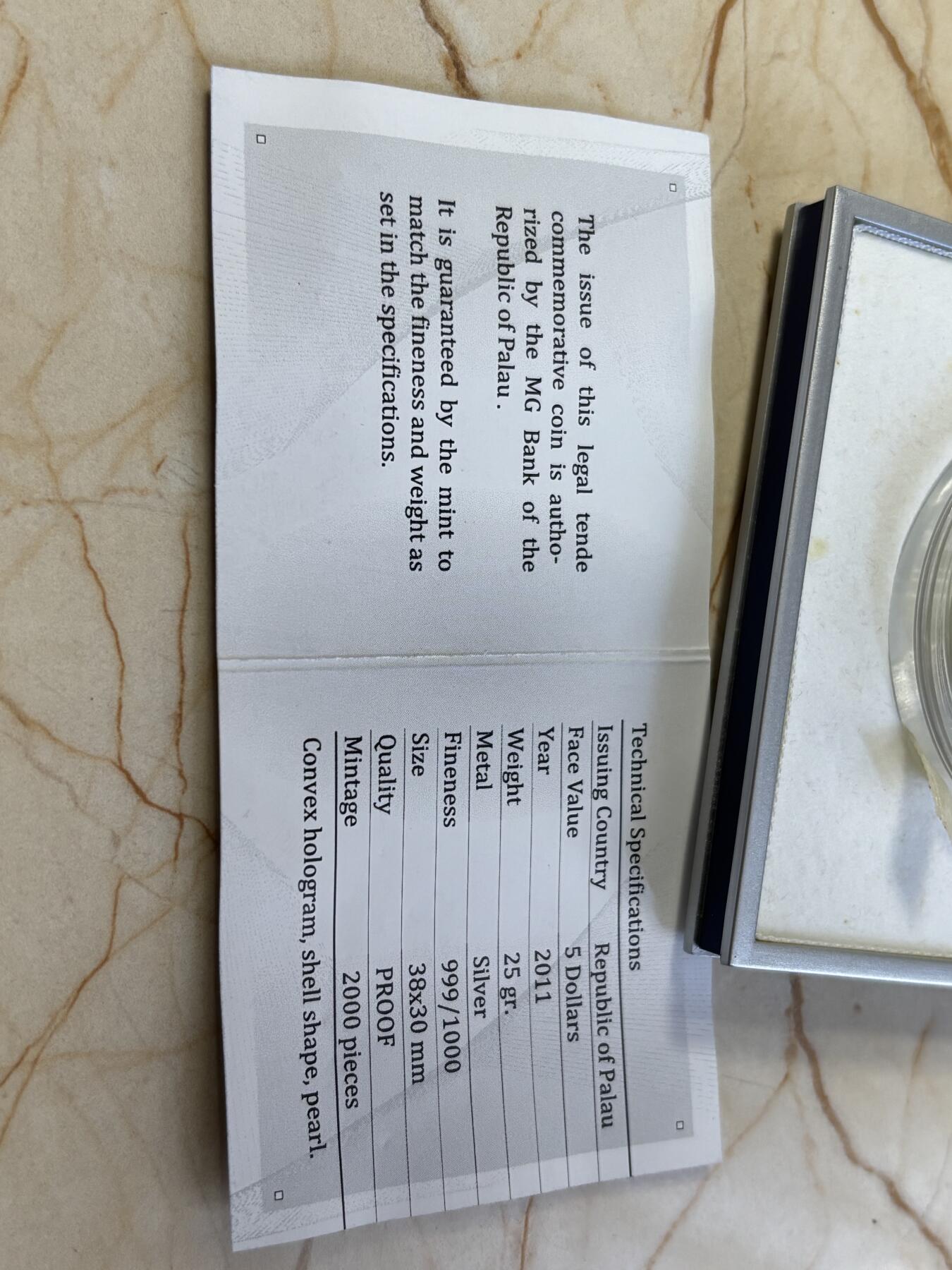 第189期拍卖 获奖帕劳2011年玉蚌含珠镶嵌珍珠异形纪念银币，25克，925银，发行2500枚