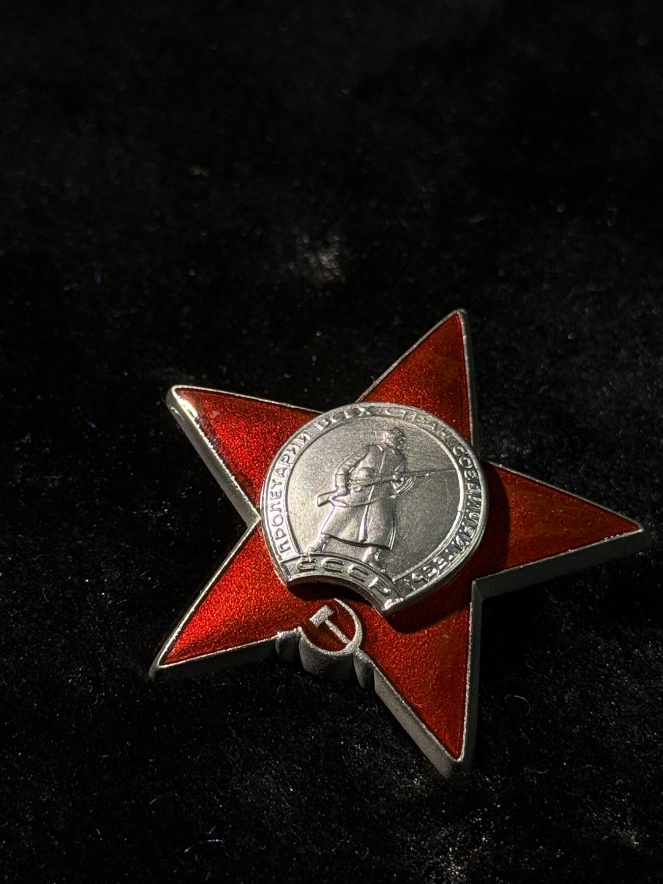 戎马世界章牌大赏第110期 复刻红星勋章