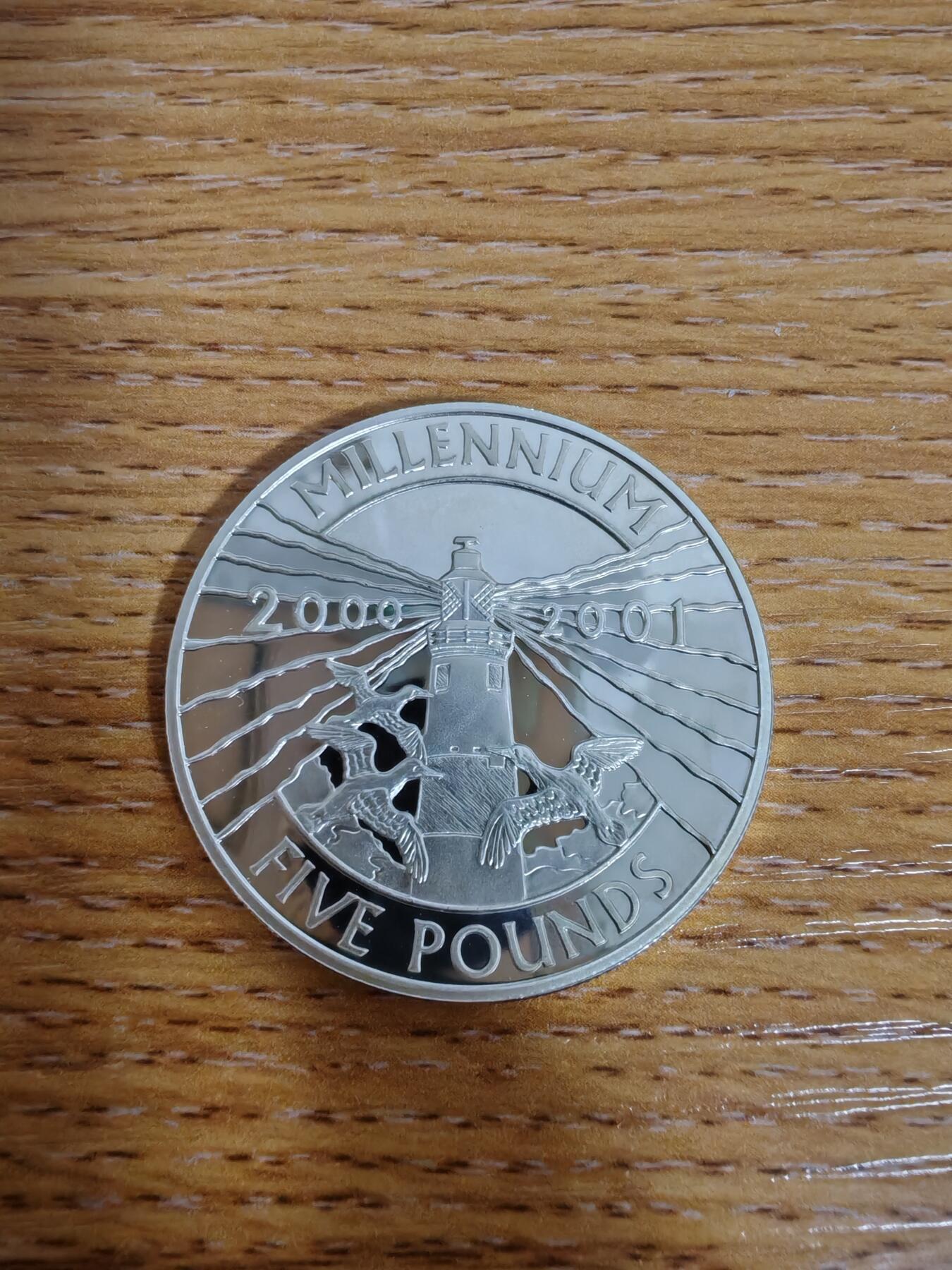 长老汇蛇年精选第九十五场拍卖 2000奥尔德尼千禧年5镑精制银币，28.3克925银，2万枚