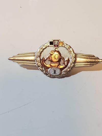 韵星假日拍卖第三十八期 -- Rimey Holidays Auction 38 - 民主德国60版本一级人民军潜水证章 早期版本 非常少见的特殊证章  转轮版