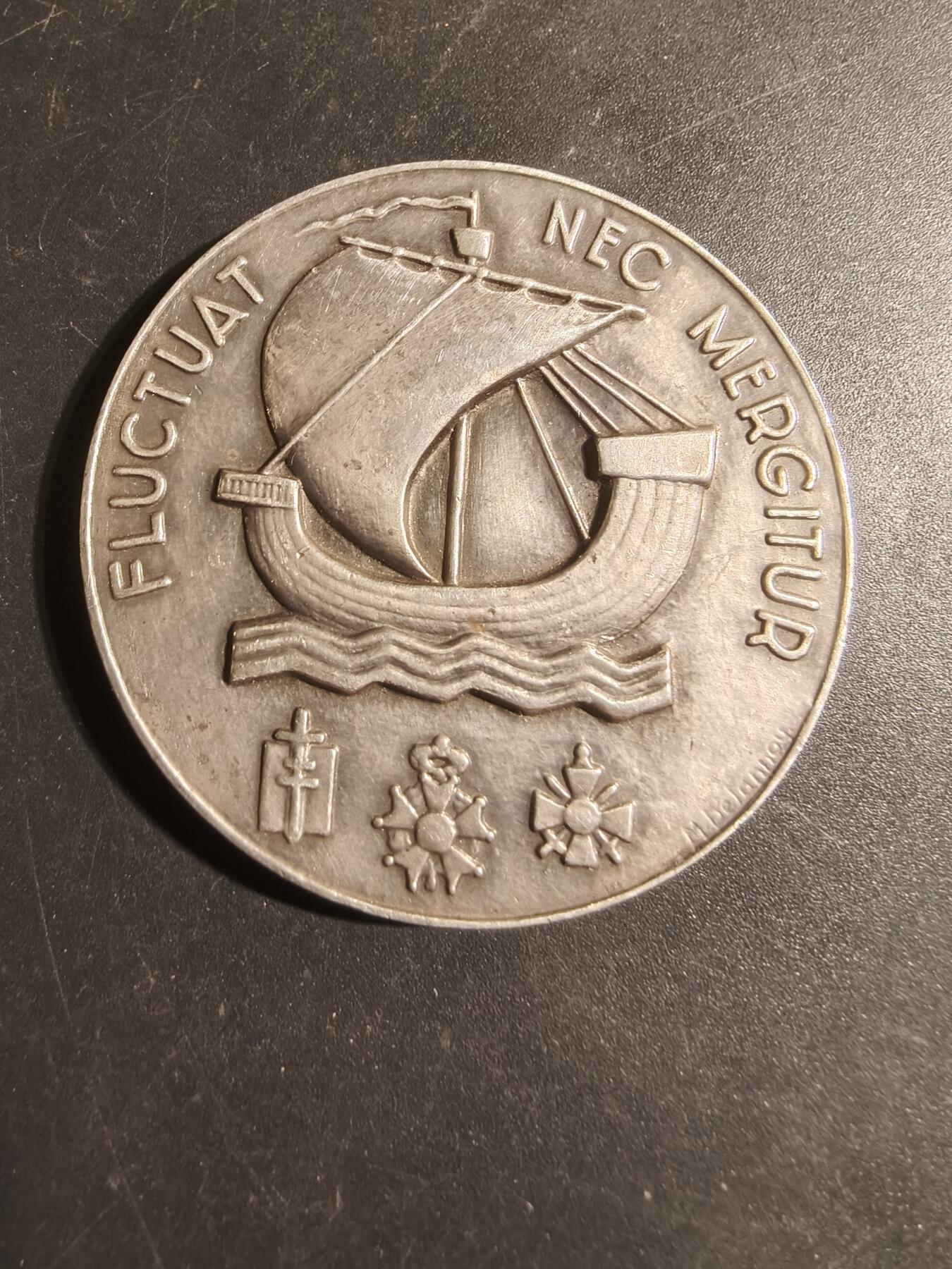 老王徽章第179期 法国巴黎市大银章      原盒    950银    1967年实授    直径50mm    重量61.5g