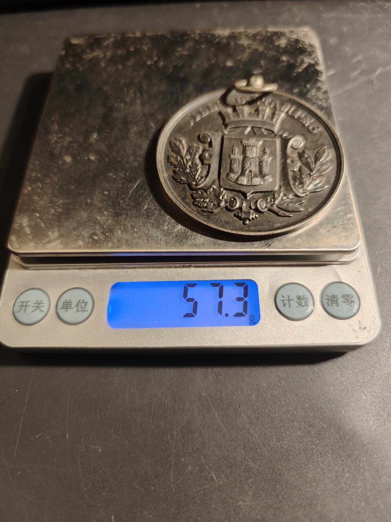 老王徽章第179期 法国1885年埃唐普市大型音乐竞赛银奖章    野猪头银标   直径57mm    重量57.3g      带盒子