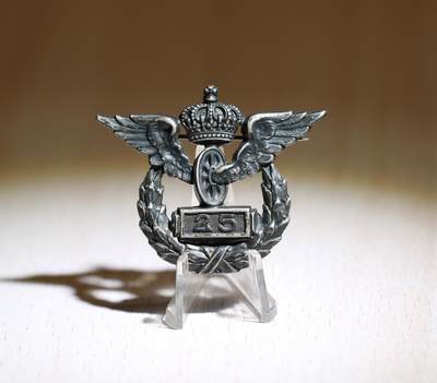 大猫徽章拍卖 第287期 -   普鲁士王家铁路25周年服役章 背面打月冠800标