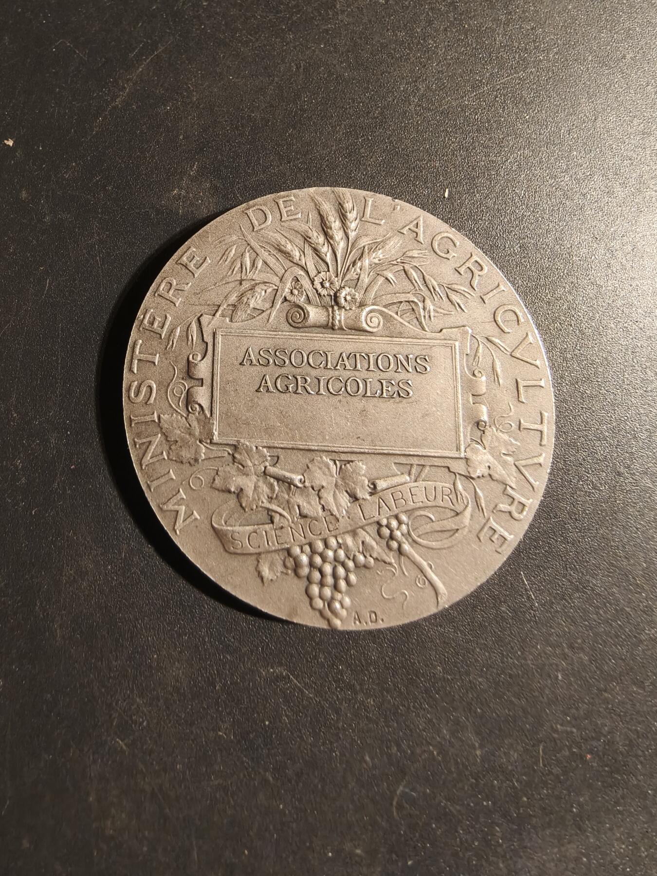 老王徽章第179期 法国农业协会大银章    大师阿尔菲杜布瓦作品    直径41mm   800银    重量36.9g