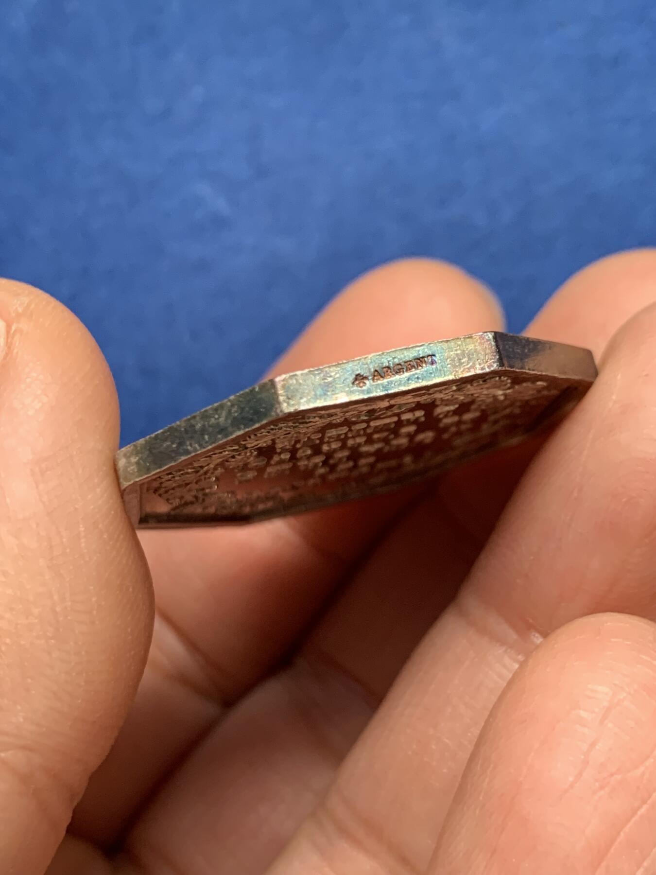 《竞宝斋》第461场 周日，周一，2场连拍 （全场包邮）欢迎送拍 法国亚眠公证人八角银质代币 15.45g 31.7mm 蜜蜂边铭