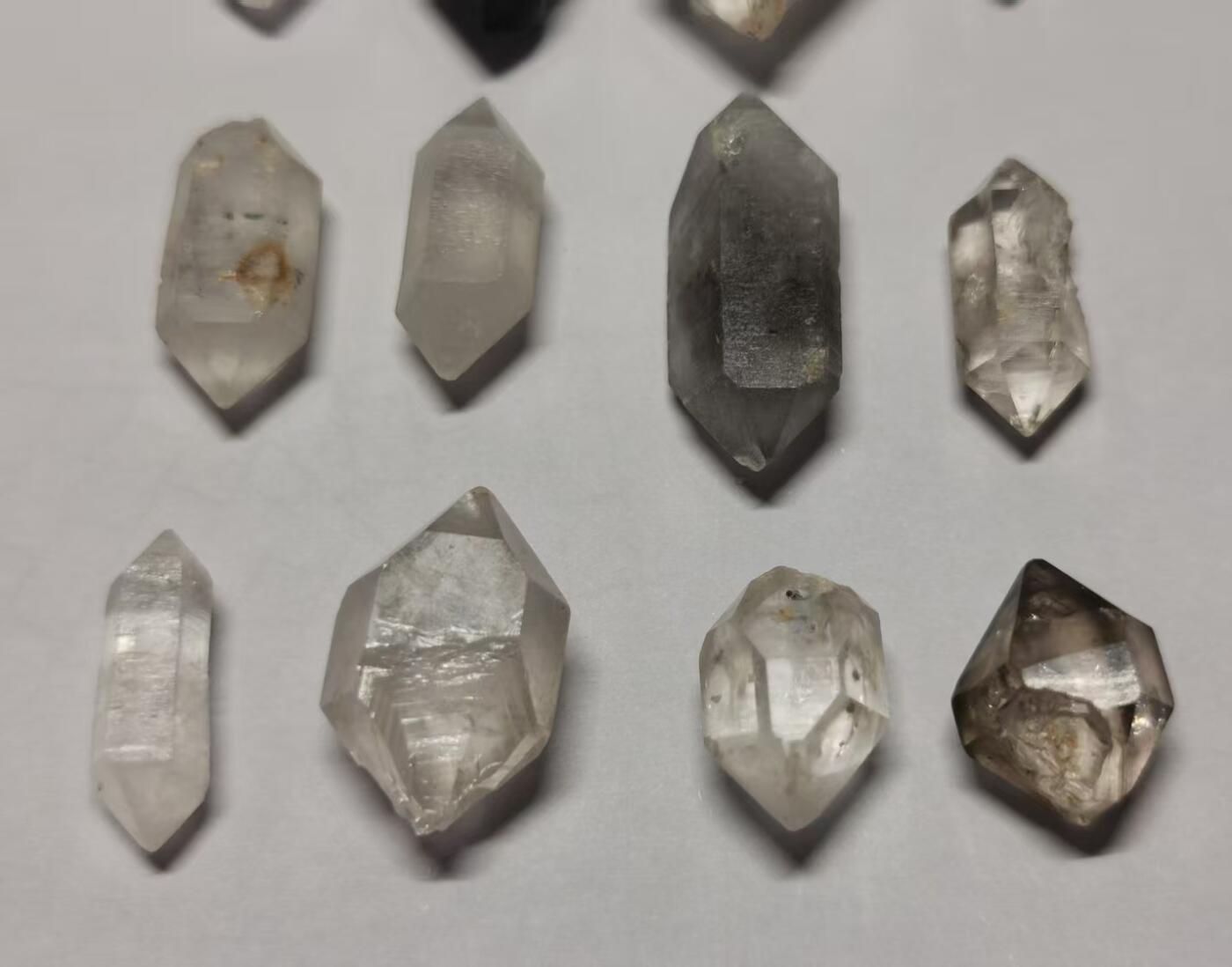 七河·世界币章矿标杂件每周小拍（总第35期）（本场周二结标） 藏家出品 X719（2）双尖款云贵闪灵水晶原石一组 12 件 本件拍品由合作藏家邮寄