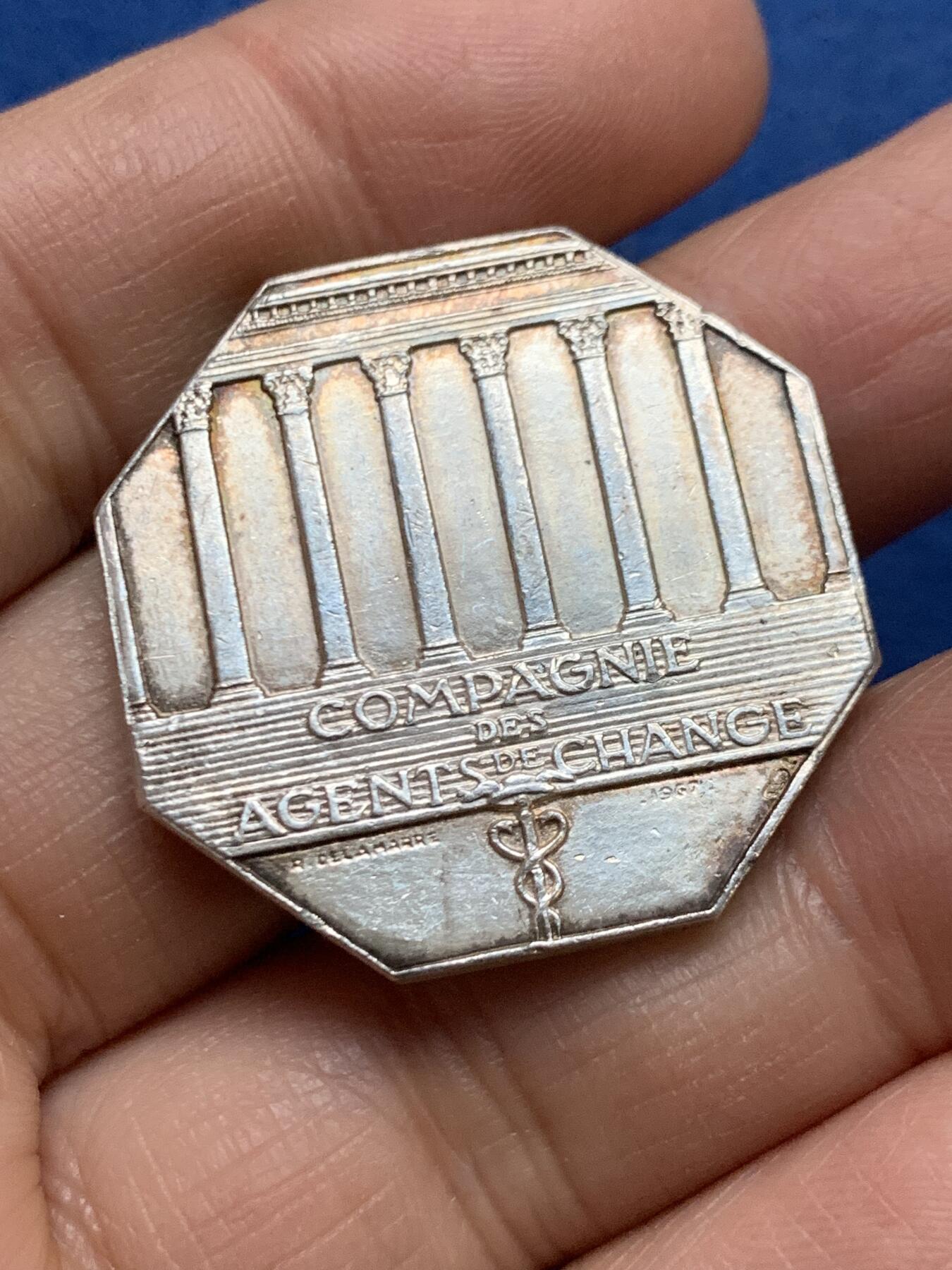 《竞宝斋》第461场 周日，周一，2场连拍 （全场包邮）欢迎送拍 法国巴黎证券交易所八角银章 无边铭版本 21.1克 32mm