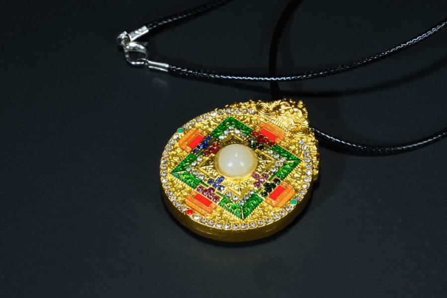 上海都达杂项专场八（全场包邮）   天然镀金坛城嵌和田玉蛋面挂件 附鉴定证书87-342