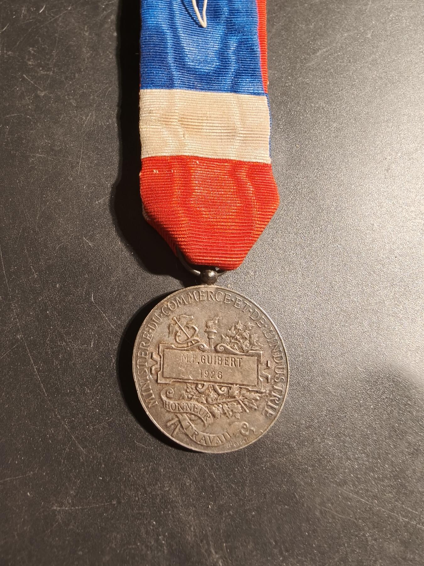 老王徽章第179期 法国银级劳工奖章    1926年实发三共版    800银     12.6g