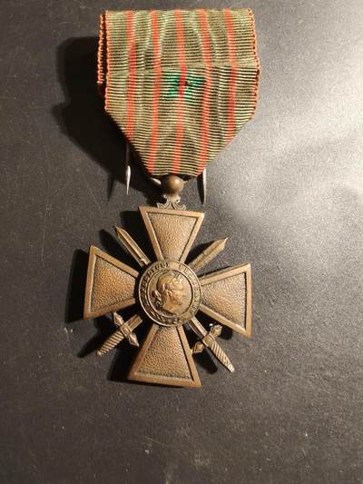 老王徽章第179期 - 法国1918版战争十字奖章    1颗铜星勋饰