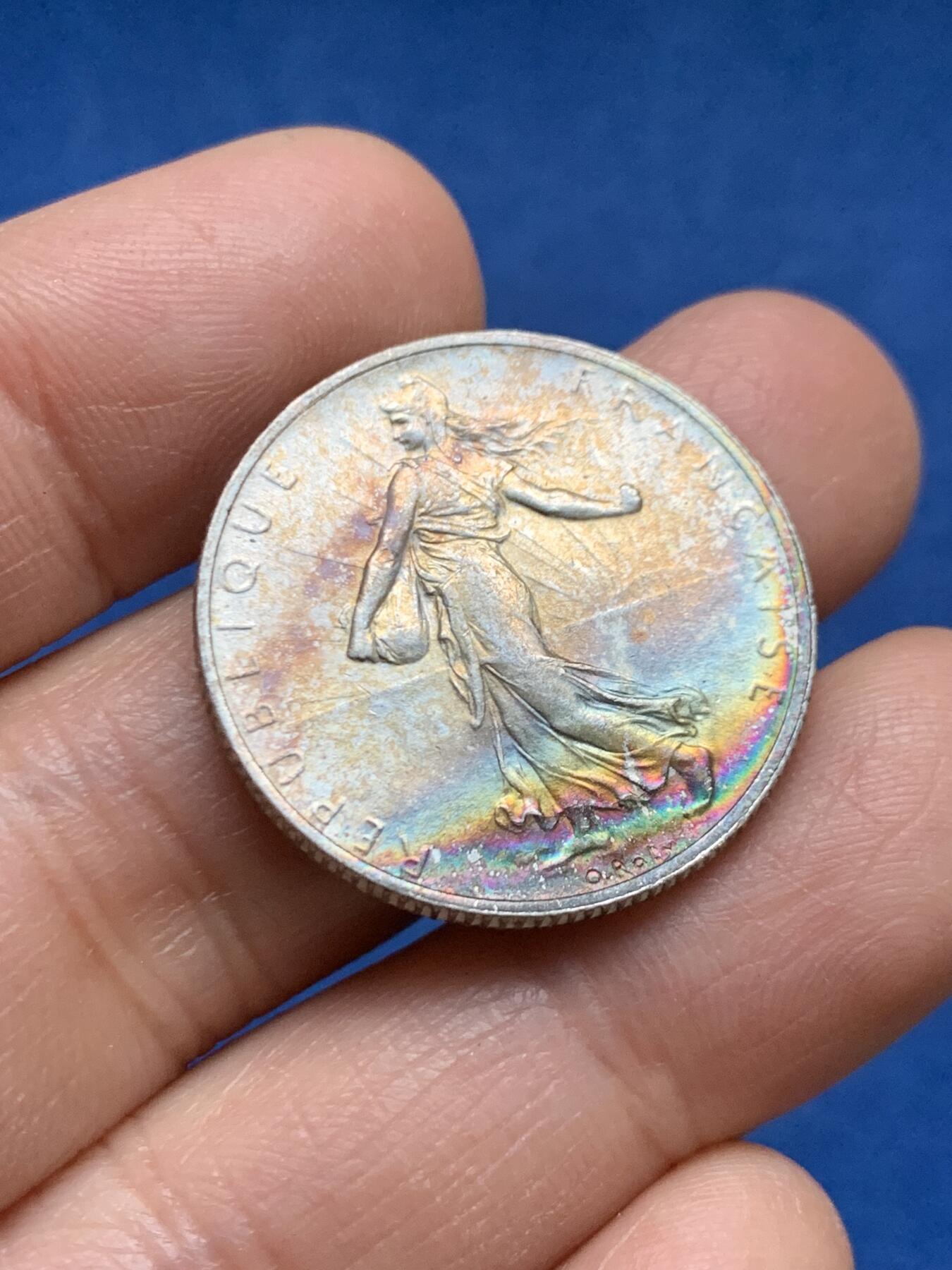 《竞宝斋》第461场 周日，周一，2场连拍 （全场包邮）欢迎送拍 法国1919年播种女神2法郎银币 绝美五彩 细节见图