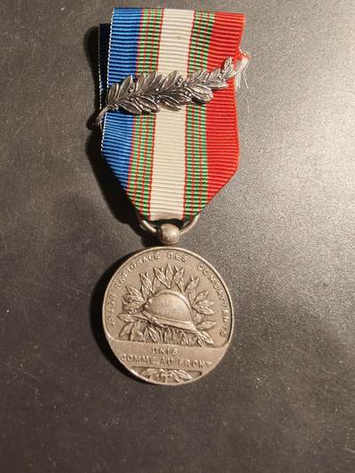 老王徽章第179期 - 法国一战UNC老兵协会奖章   镀银版    银棕榈勋饰