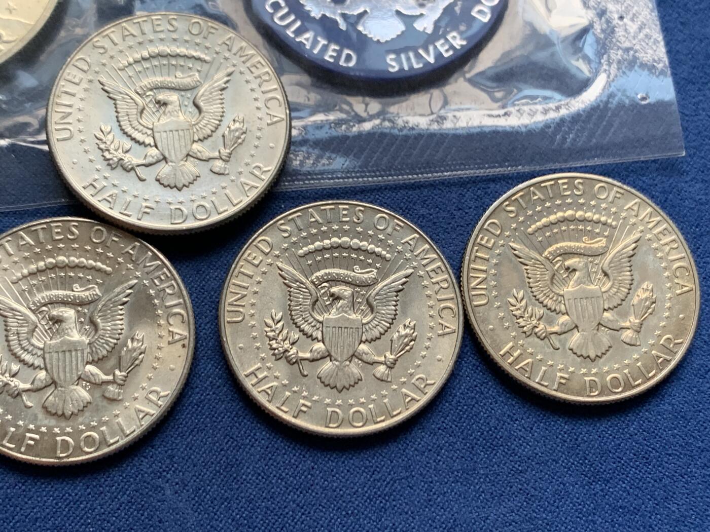 《竞宝斋》第461场 周日，周一，2场连拍 （全场包邮）欢迎送拍 美国1966-1969年肯尼迪半美元银币 总重约57.5克 + 美国1971年艾森豪威尔1美元大银币 原封未拆