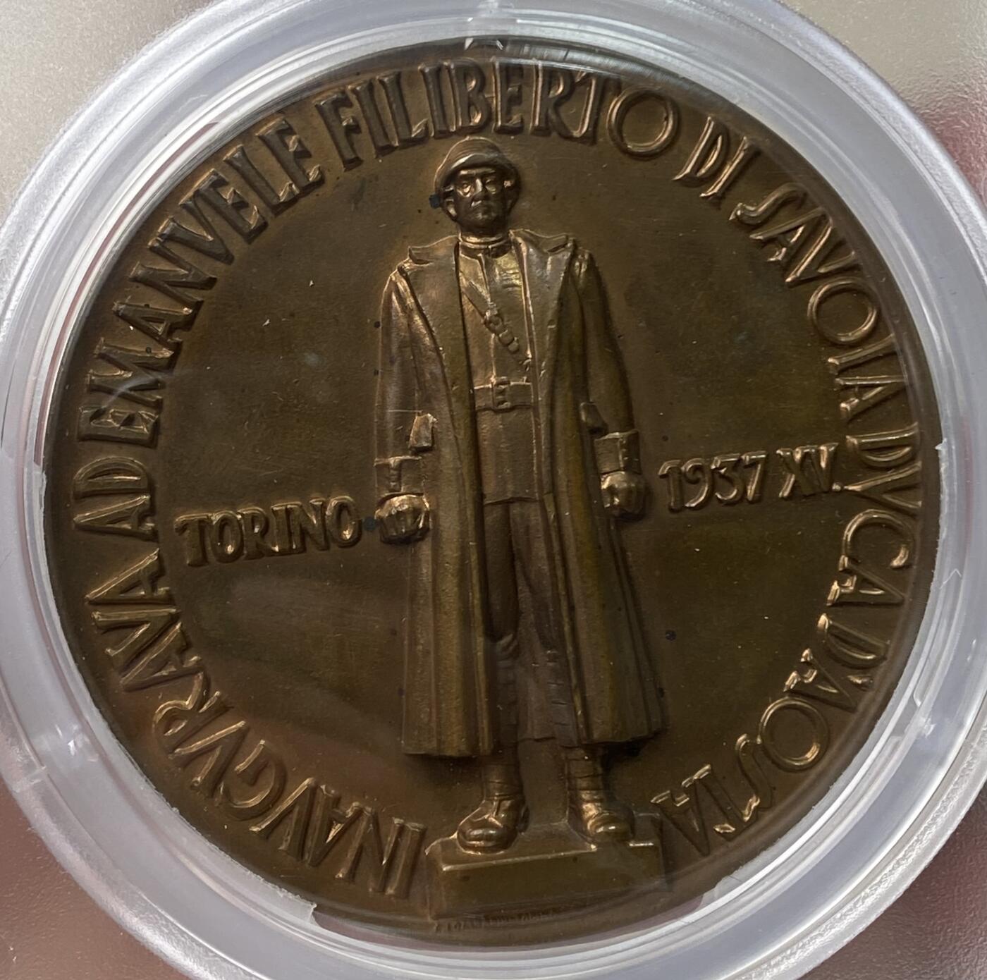 万国钱币拍卖第059期 PCGS MS63 1937意大利萨伏伊-奥斯塔公爵埃马努埃莱·费利贝尔托元帅雕像落成纪念大铜章 特殊时期的埃马努埃莱军事头像 74mm超大规格 加大加厚盒 PC唯一记录