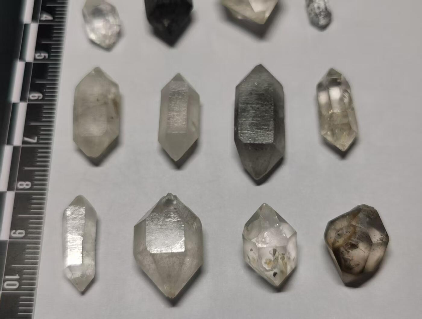 七河·世界币章矿标杂件每周小拍（总第35期）（本场周二结标） 藏家出品 X719（2）双尖款云贵闪灵水晶原石一组 12 件 本件拍品由合作藏家邮寄