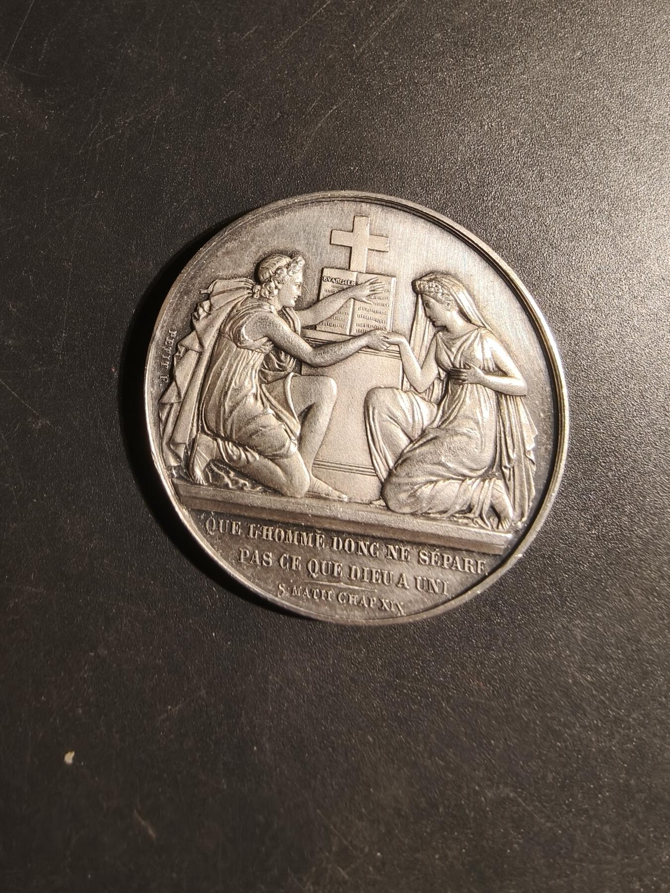 老王徽章第179期 法国银婚章    950银    蜜蜂银标   1875年实授    直径39mm    重量24.8g    带边铭背铭     少见大尺寸版    