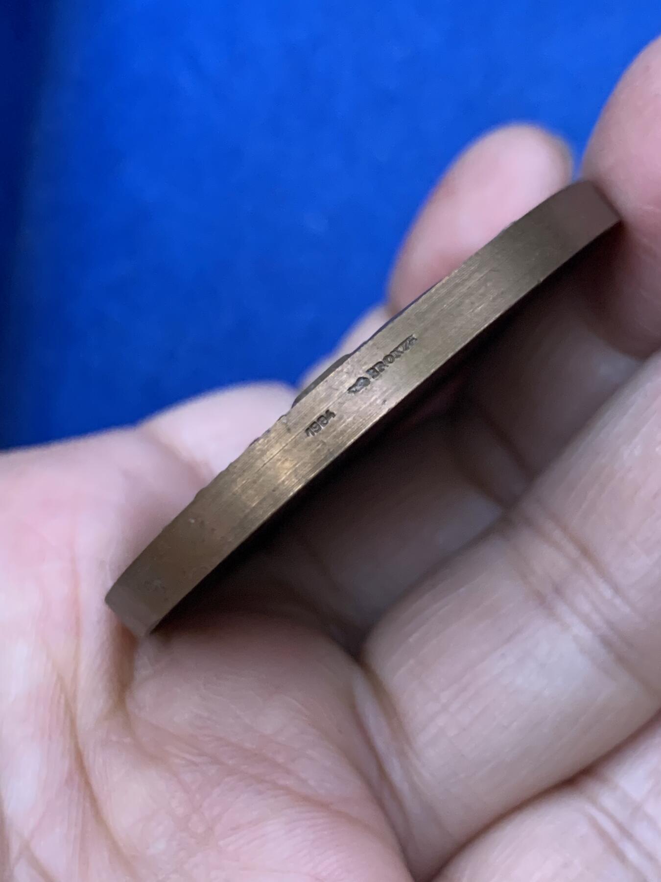 《竞宝斋》第461场 周日，周一，2场连拍 （全场包邮）欢迎送拍 花卉铜章 68.4克 49.8mm 丰饶角铜标 带盒