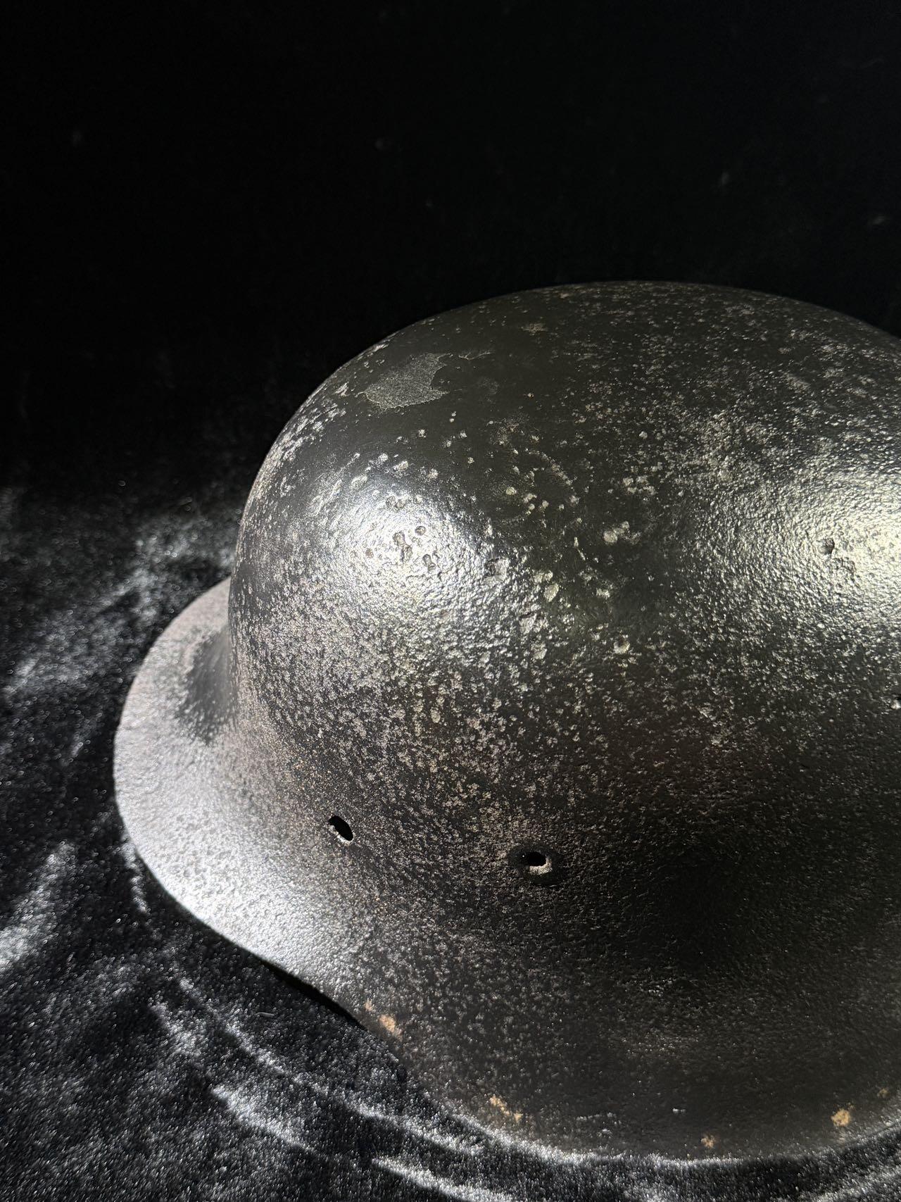 戎马世界章牌大赏第110期 二战德国国防军m42头盔，疑似挖土后修复