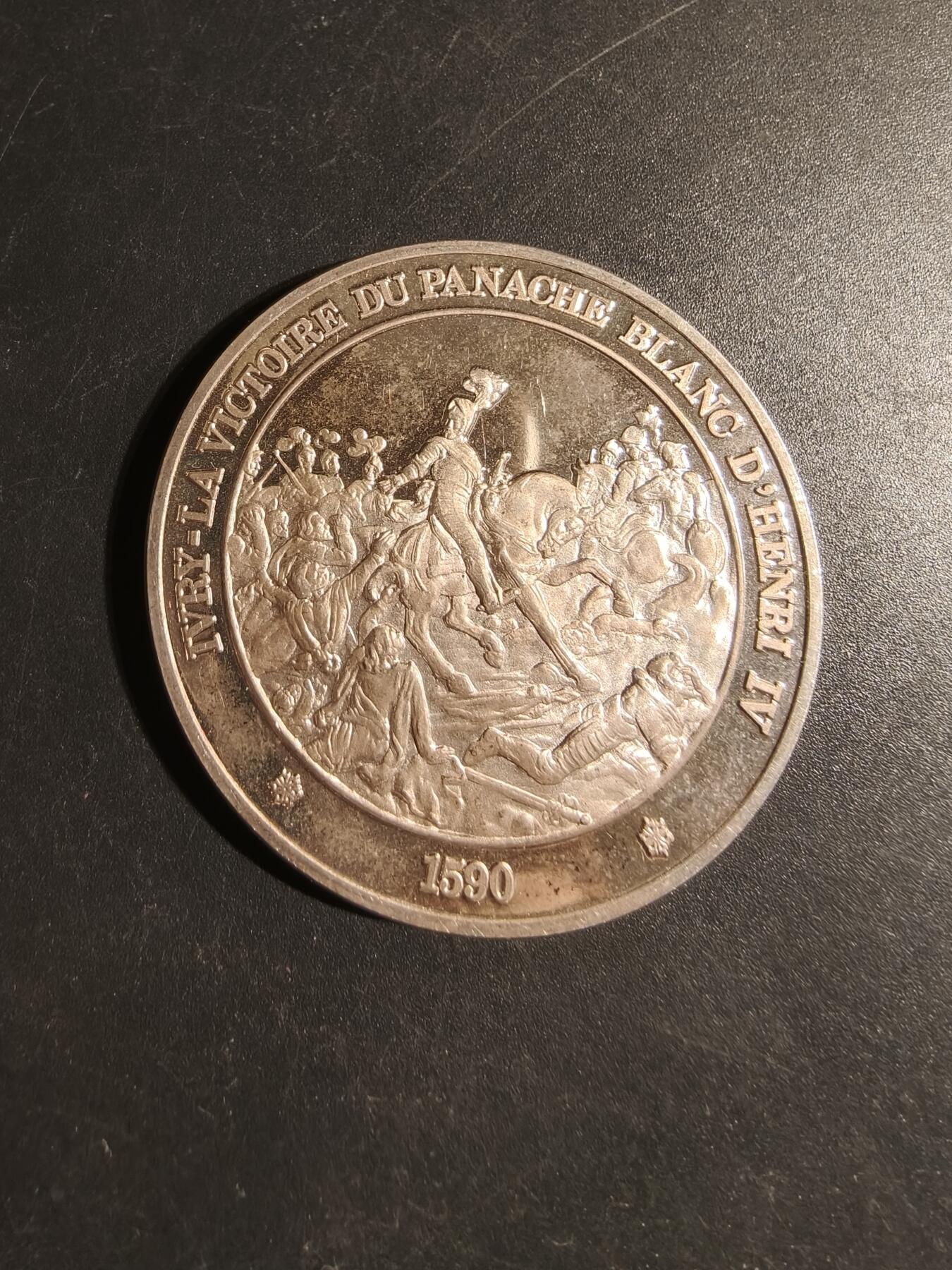 老王徽章第179期 法国历史镜面精制大银章-1590年亨利四世赢得伊芙里战役胜利     950银      直径44mm    重量38.3g