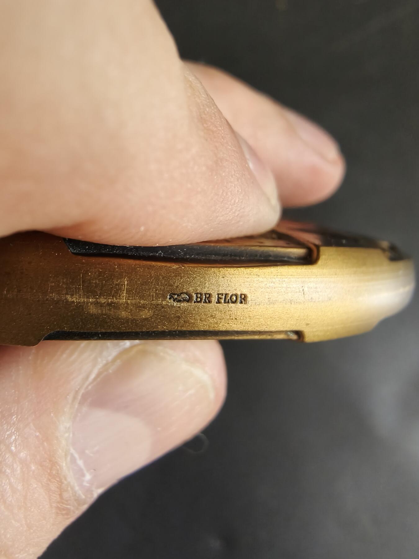 老王徽章第179期 法国1993年年历大铜章     高浮雕    直径94mm     重量713.9g