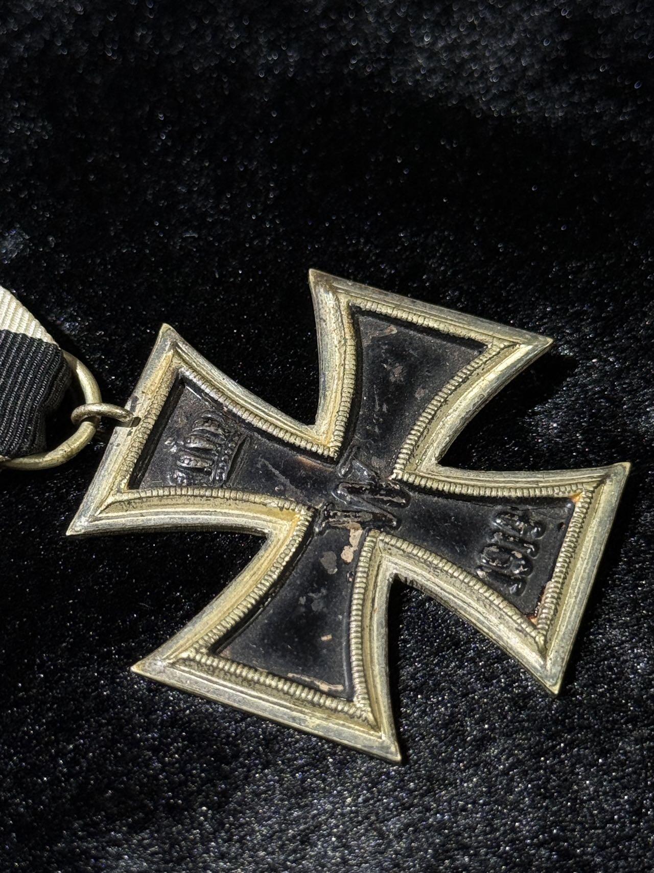 戎马世界章牌大赏第110期 德国一战二级铁十字勋章，漆面有损