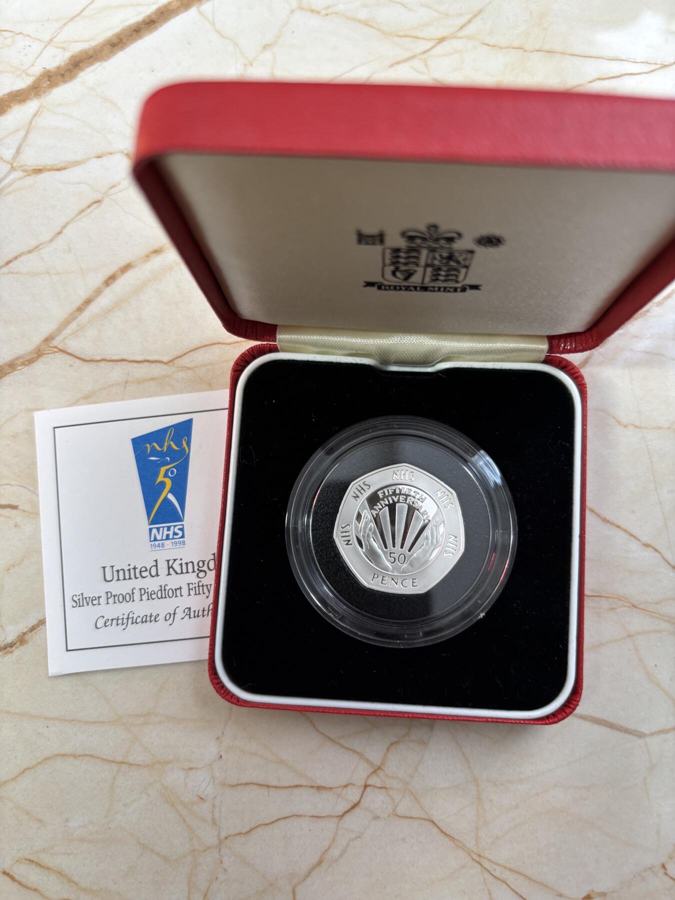 第189期拍卖 英国1998年国家医疗50便士精制加厚纪念银币，16克，925银，