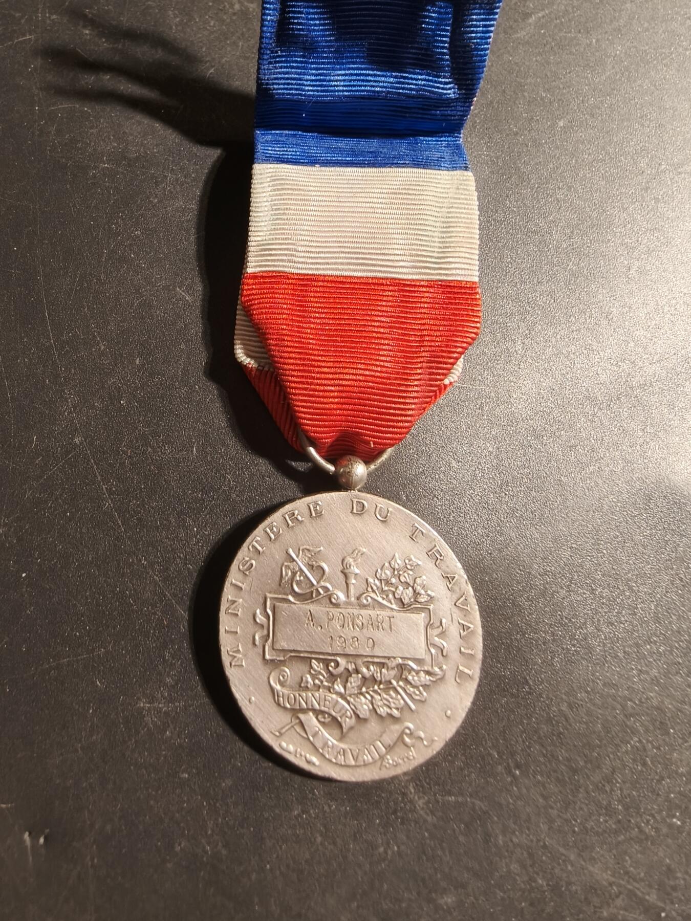 老王徽章第179期 法国银级劳工奖章    925银    11.4g    1980n年实发