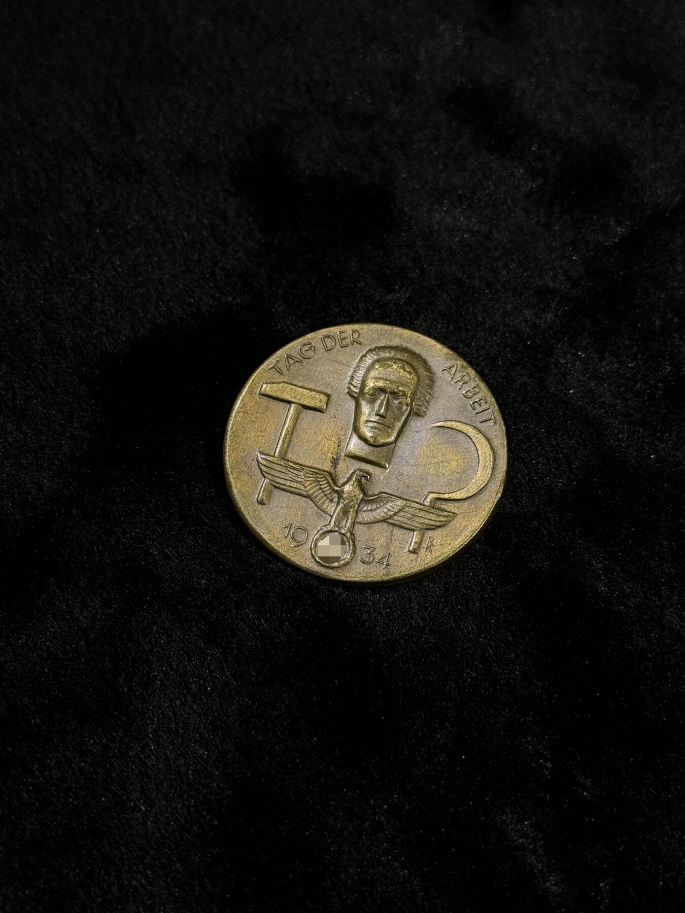 戎马世界章牌大赏第110期 德国1934年劳动节徽章