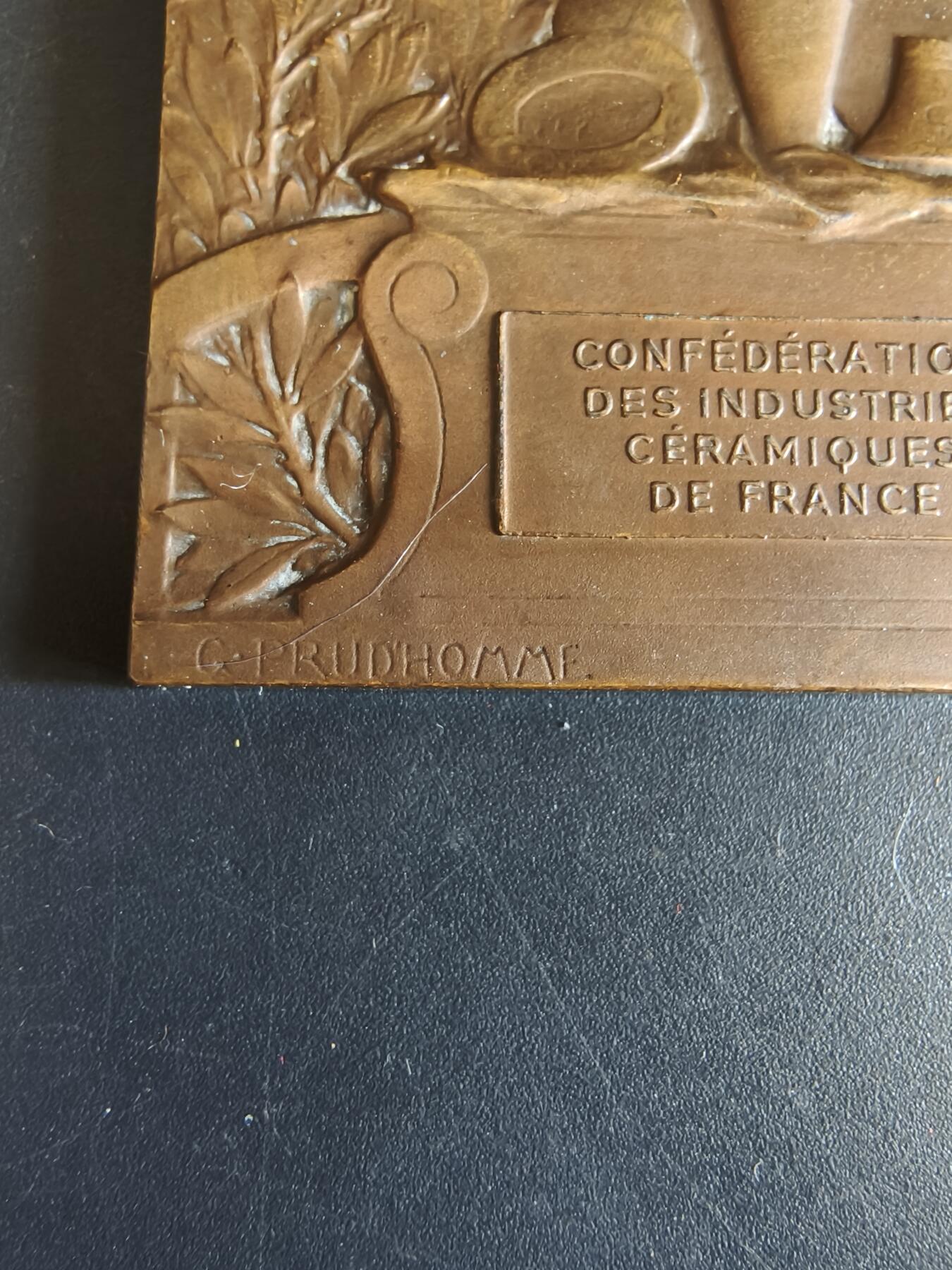 老王徽章第179期 法国陶瓷工业联合会 方形大铜章     大师普鲁多姆作品     尺寸49×65mm     重量95.7g