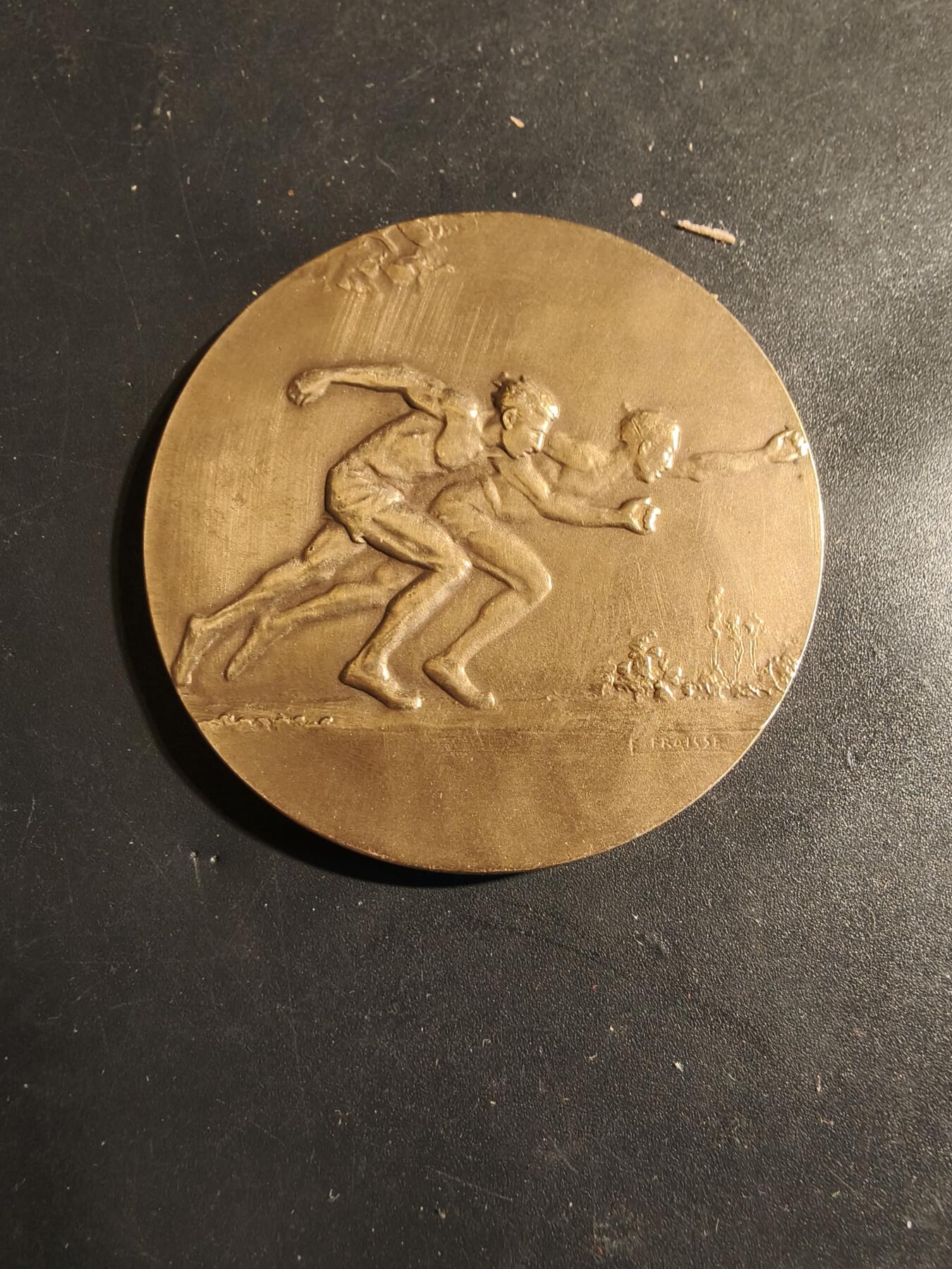 老王徽章第179期 法国赛跑运动主题大铜章     大师弗拉泽作品     直径50mm    重量53.4g