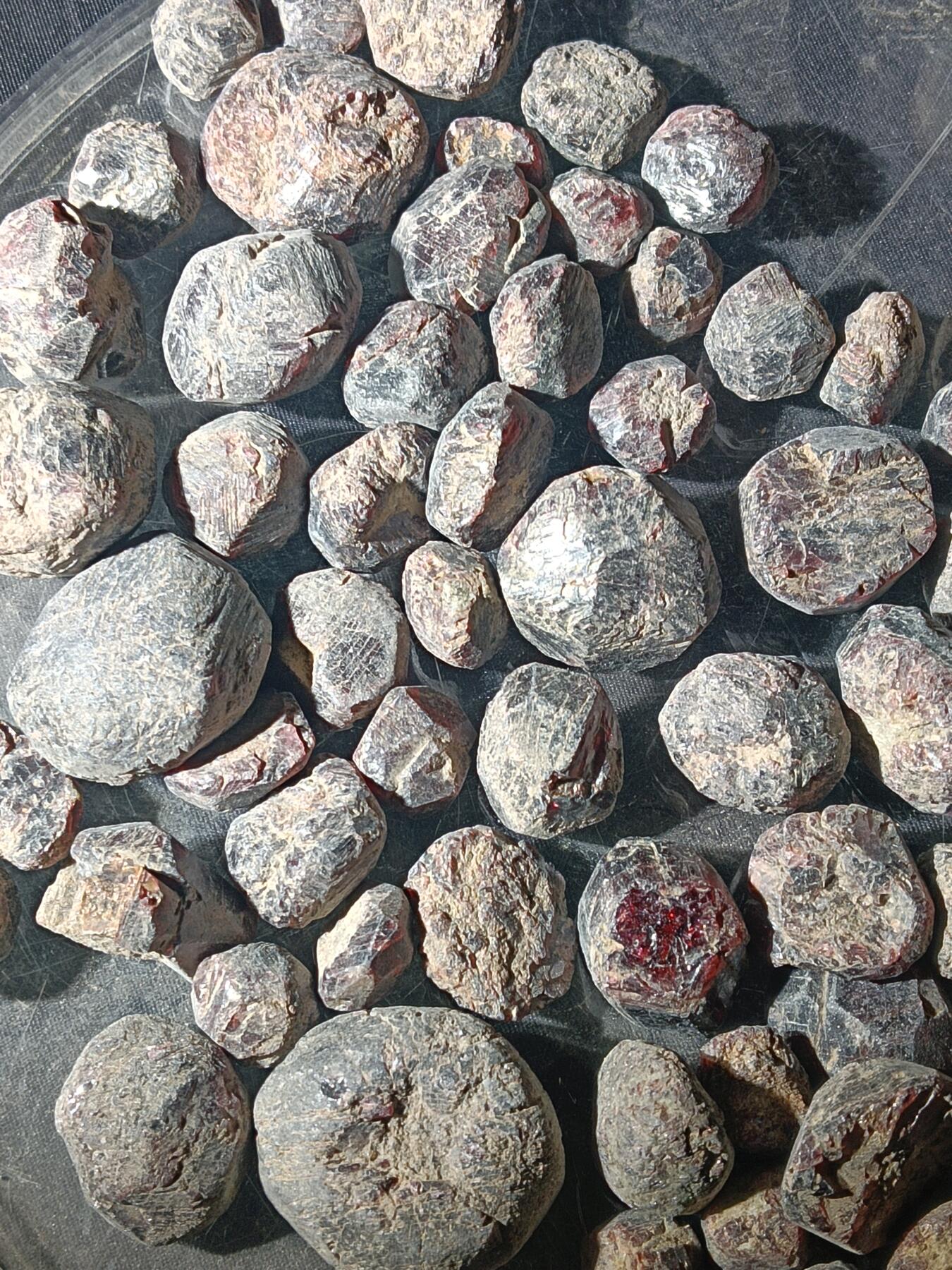 111期新疆红钱粟特钱币丝路钱币专场 1 石榴石原石