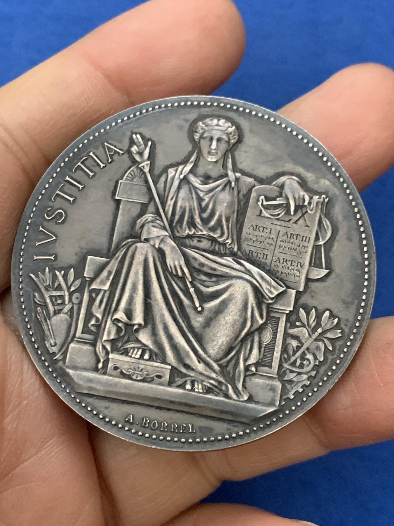 《竞宝斋》第461场 周日，周一，2场连拍 （全场包邮）欢迎送拍 法国塞纳省商业法庭银章 丰饶角2银标 带盒 57.75克 50.2mm