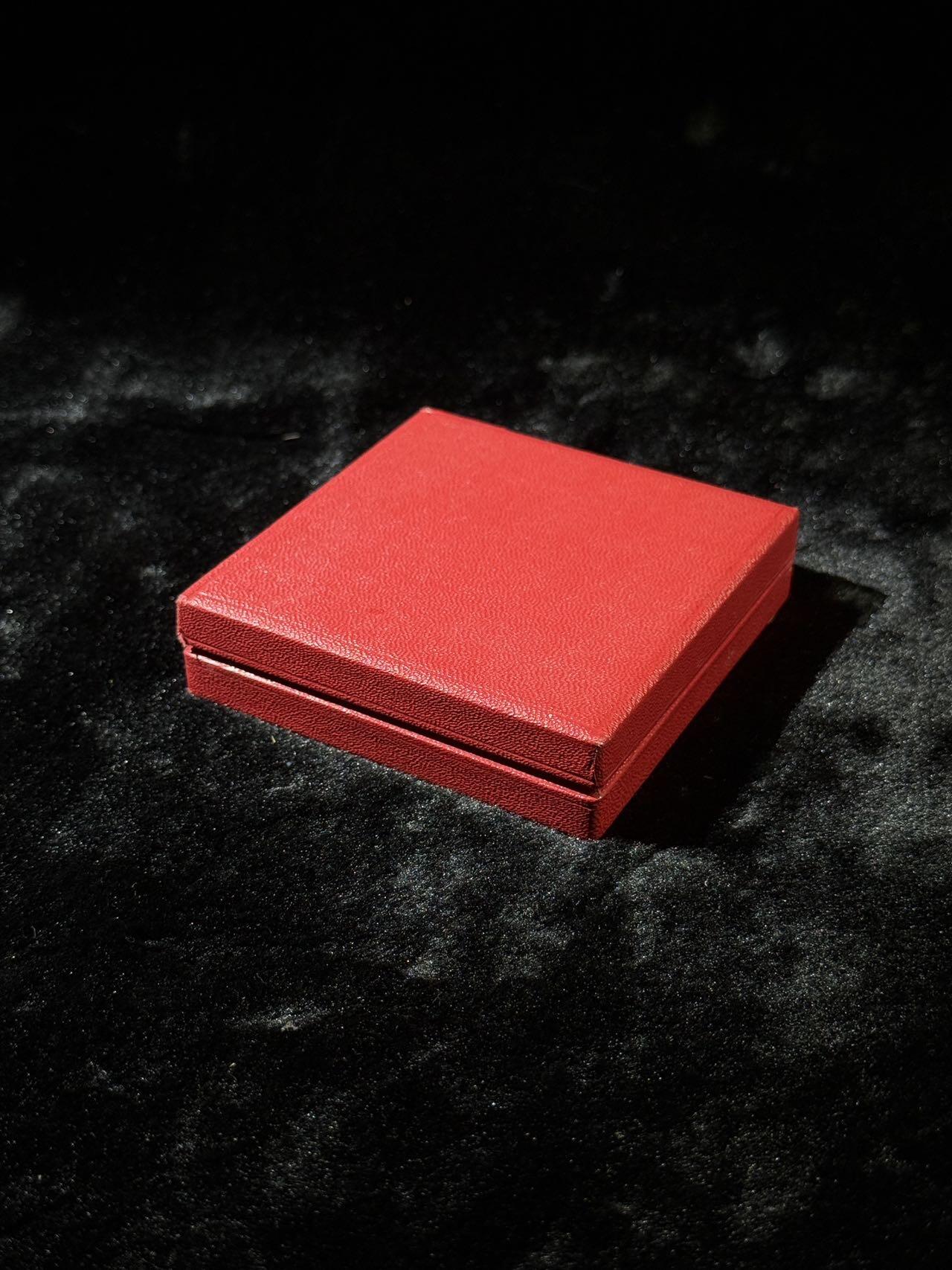 戎马世界章牌大赏第110期 匈牙利共青团优秀证章