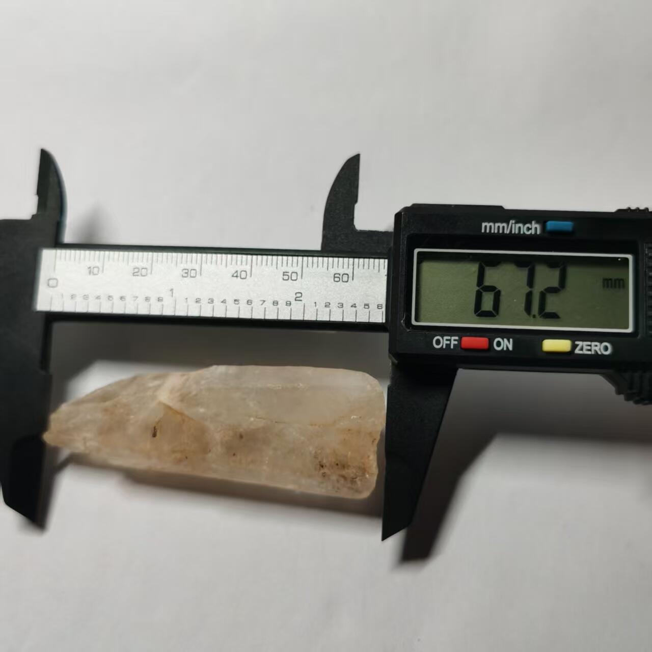 七河·世界币章矿标杂件每周小拍（总第35期）（本场周二结标） 藏家出品X698（7）马达加斯加红泥油胆水晶 本件拍品由合作藏家邮寄