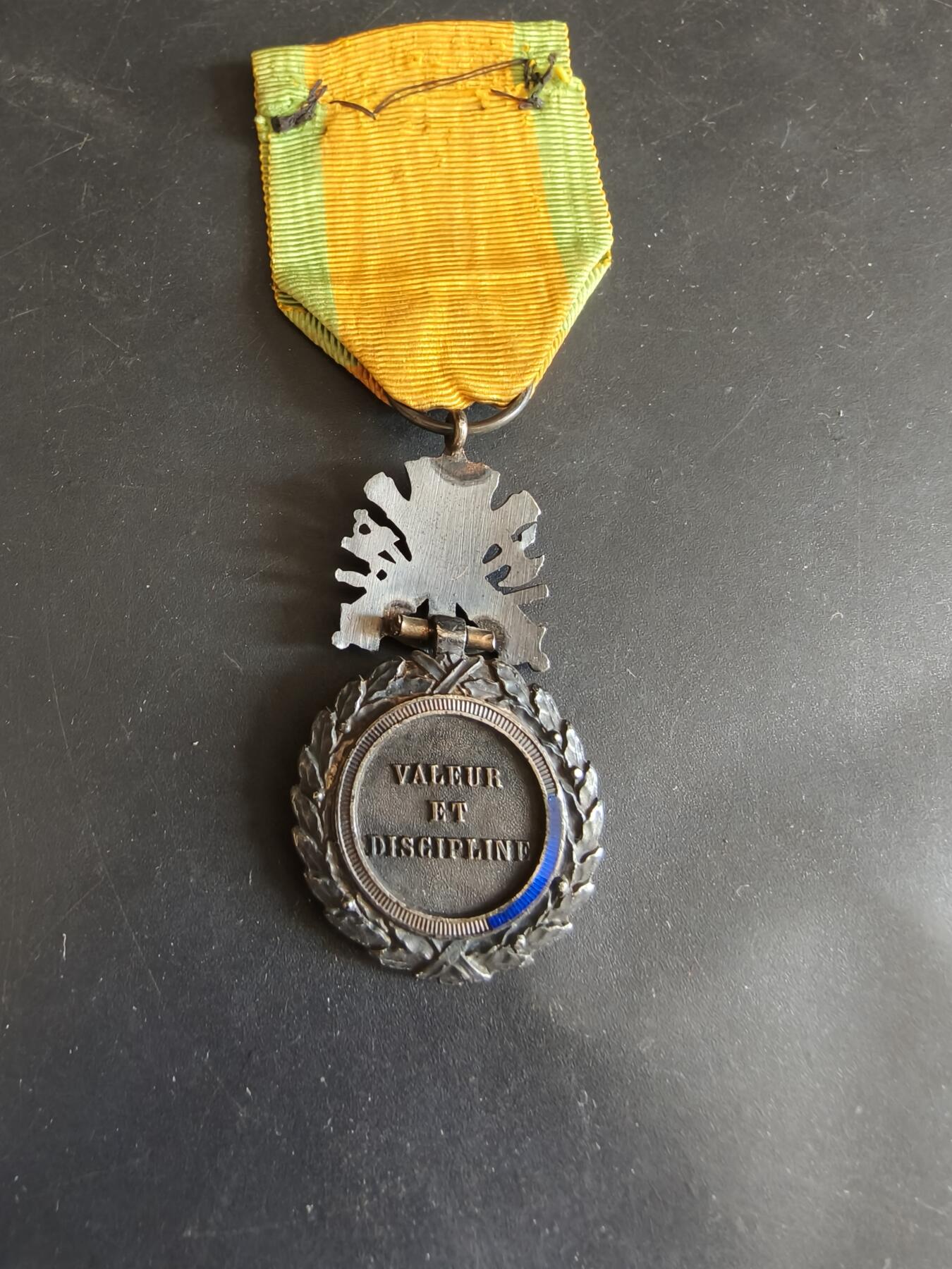 老王徽章第179期 法国军事奖章    三共时期     950银镀金珐琅     重量19.9g