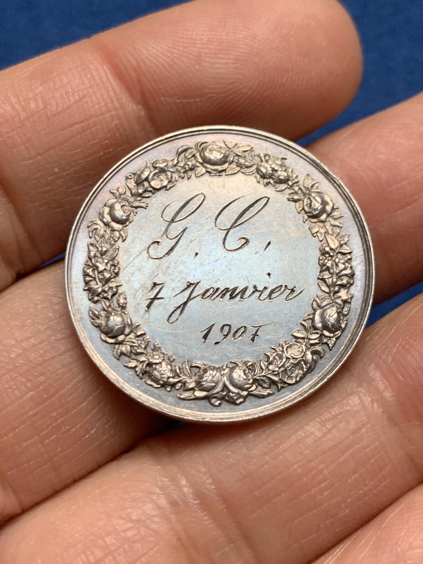 《竞宝斋》第461场 周日，周一，2场连拍 （全场包邮）欢迎送拍 法国婚礼银章 丰饶角银标 11克 27.7mm