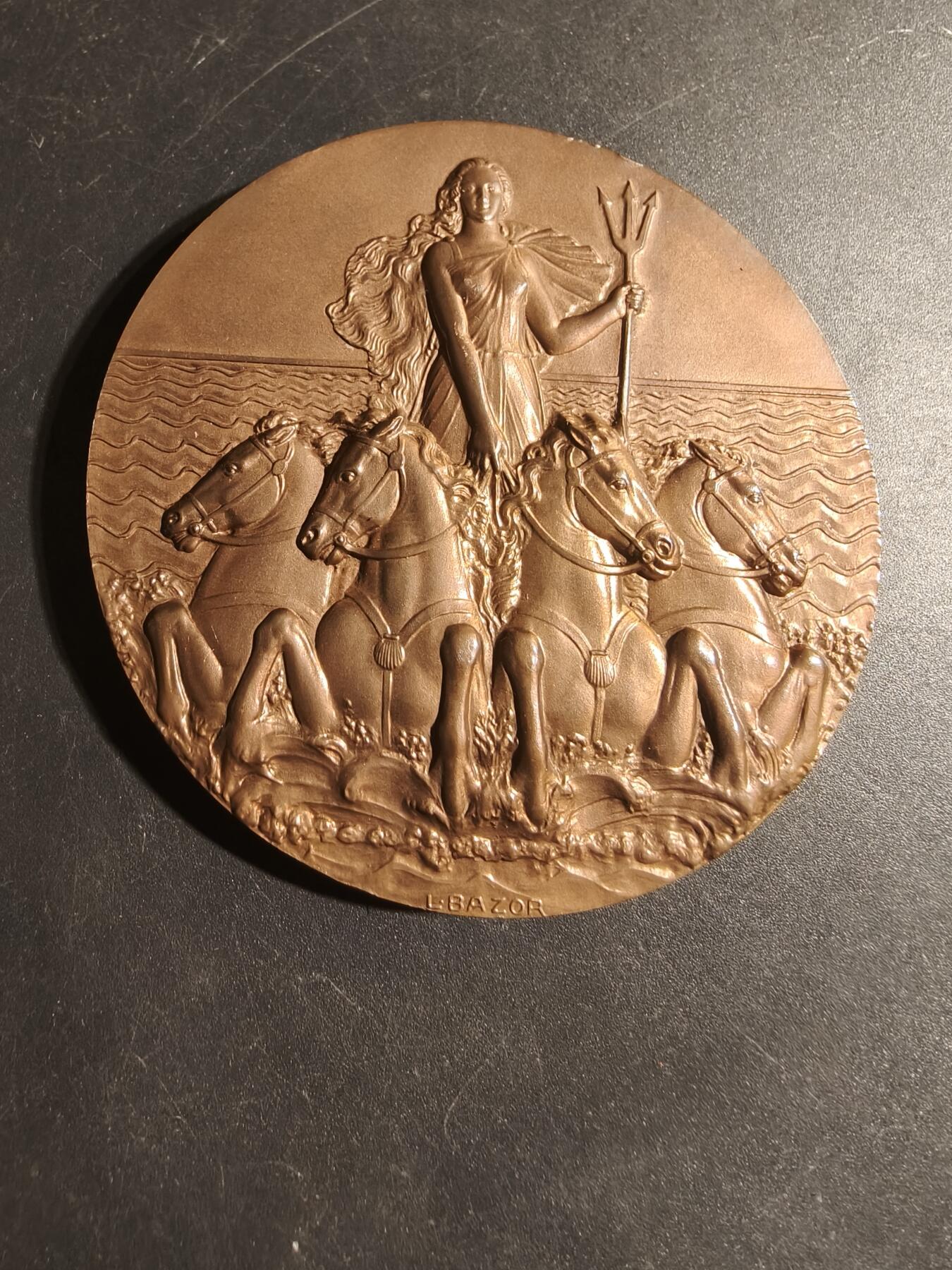 老王徽章第179期 法国联合货运海运公司大铜章     原盒      直径68mm    重量167.7g