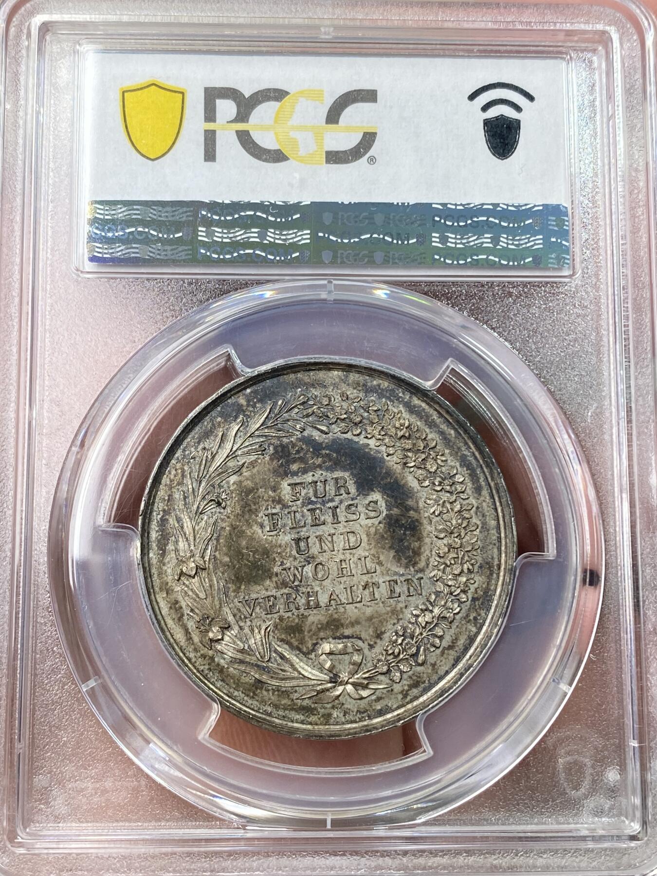 万国钱币拍卖第059期 PCGS SP63 1844年巴伐利亚王国奥格斯堡斯泰滕学院银制奖章 PC唯一记录 罕见品种 双面天鹅绒深五彩 反面译文：奖励勤勉与良好的美德，斯泰腾学院至今依旧是奥格斯堡市非常优秀的私立中学之一