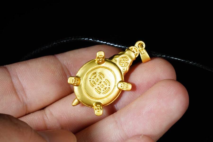 上海都达杂项专场八（全场包邮）   天然镀金龙龟嵌和田玉蛋面挂件 附鉴定证书87-354