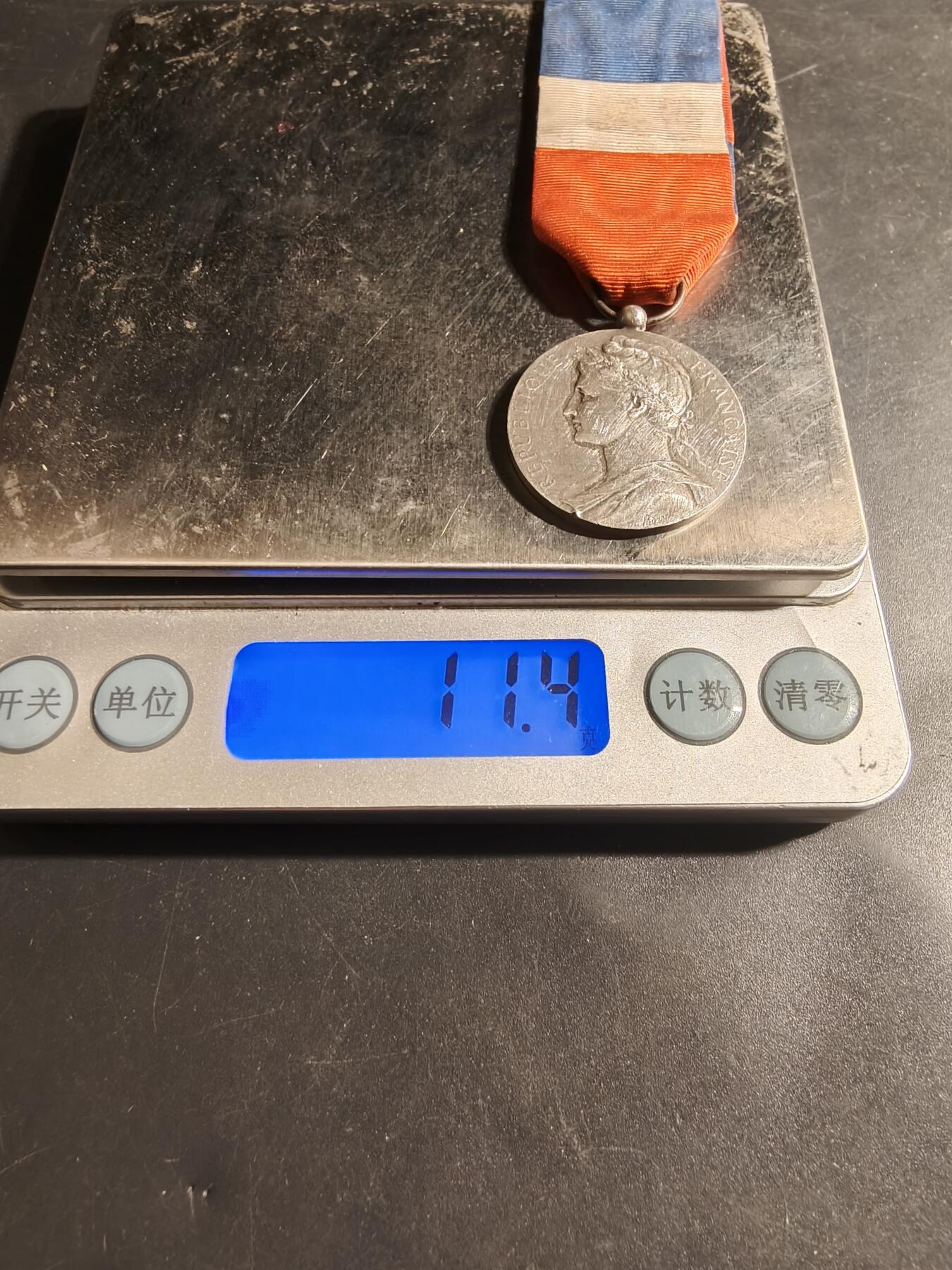 老王徽章第179期 法国银级劳工奖章     800银    少见维希末期版   1945年实发     11.4g