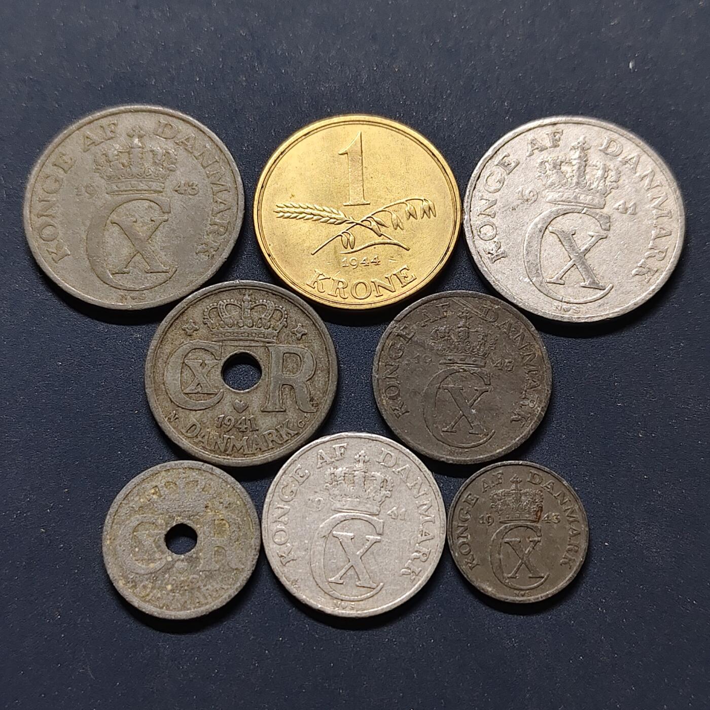 【全场包邮】纯粹捡漏拍498场-持续更新中 丹麦1941-1945年克里斯蒂安十世二战时期各版本8枚套币