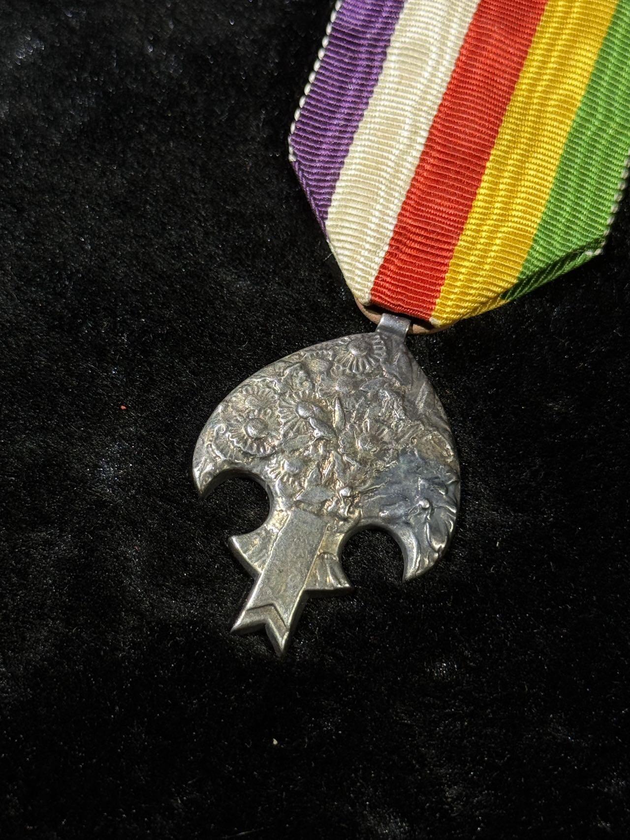 戎马世界章牌大赏第110期 勿忘国耻！伪满洲国溥仪访日纪念章，复刻