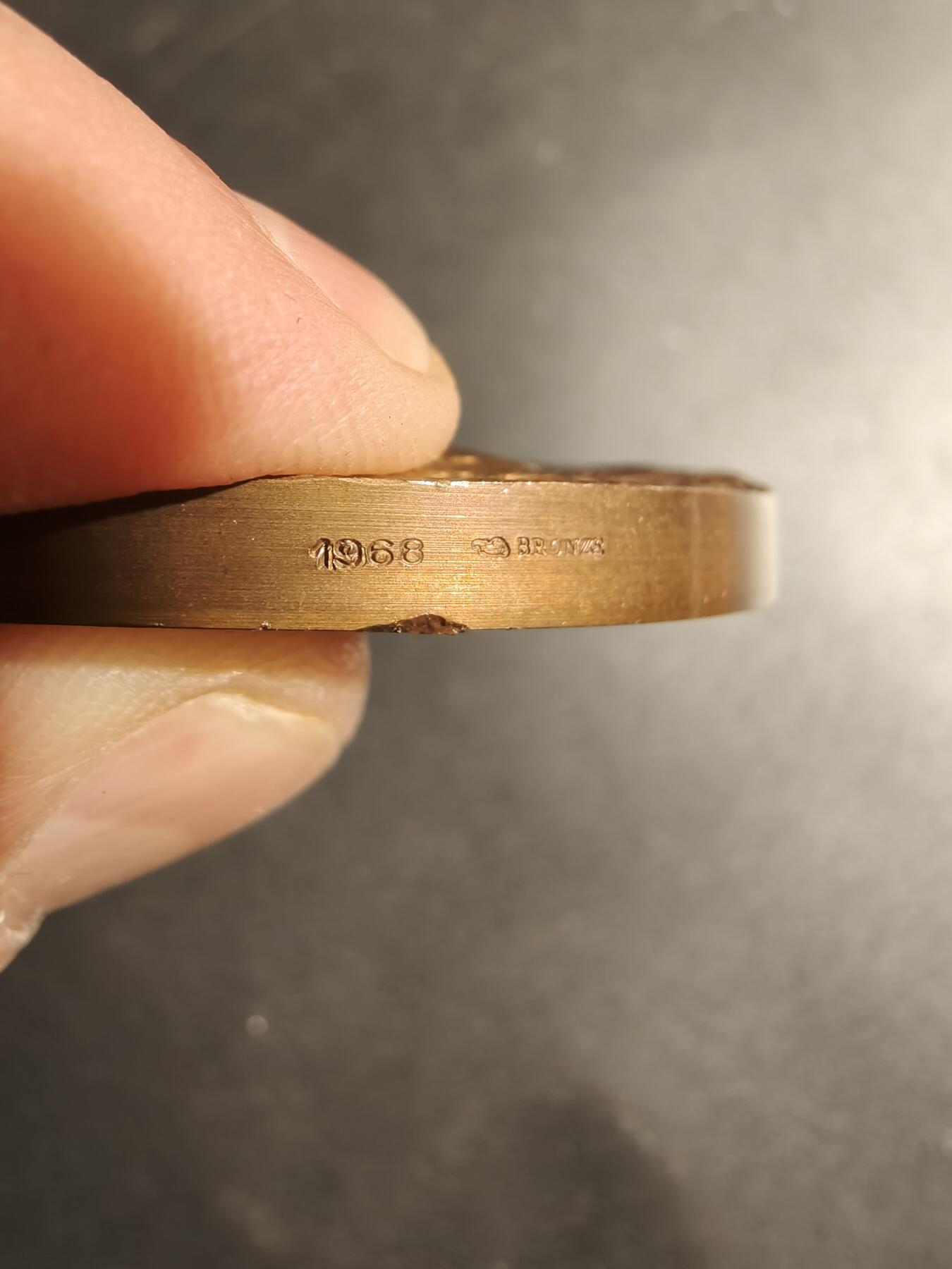 老王徽章第179期 法国联合货运海运公司大铜章     原盒      直径68mm    重量167.7g