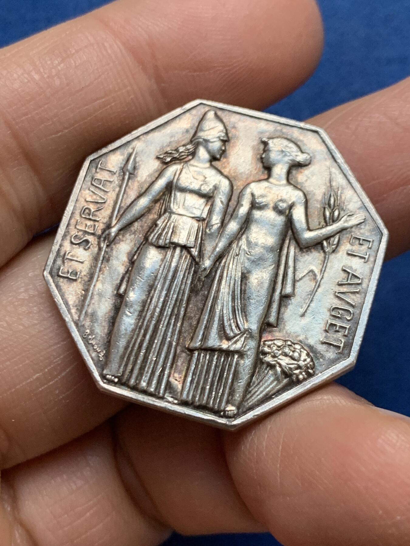 《竞宝斋》第461场 周日，周一，2场连拍 （全场包邮）欢迎送拍 法国巴黎证券交易所八角银章 无边铭版本 21.1克 32mm