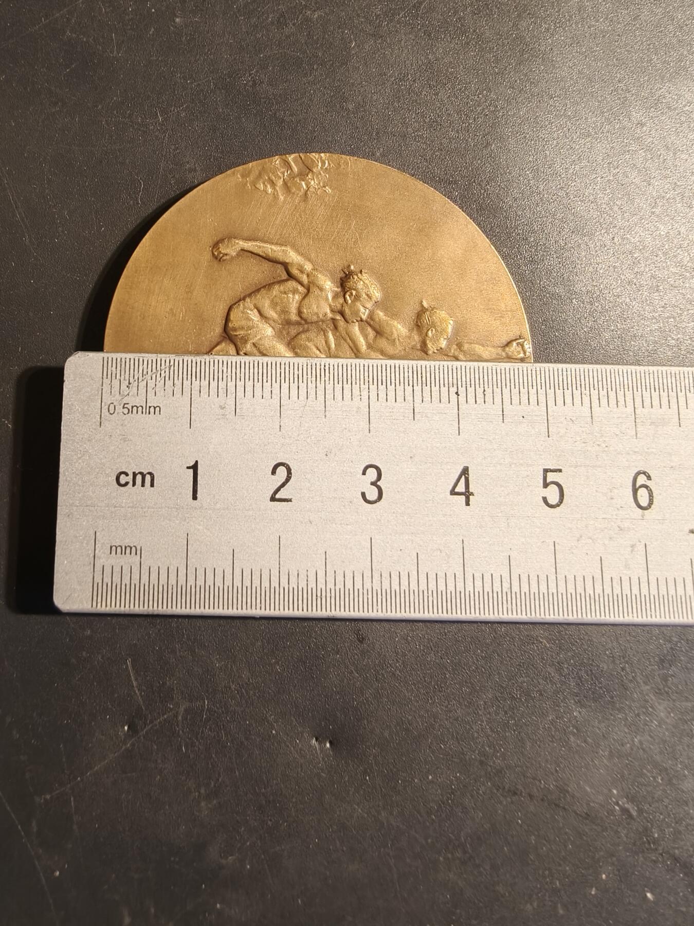 老王徽章第179期 法国赛跑运动主题大铜章     大师弗拉泽作品     直径50mm    重量53.4g