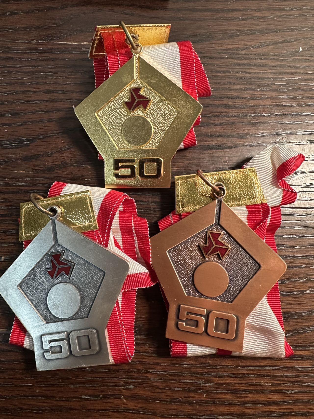 蒂克钱币-第57场 日本章 企业章拍卖  昭和50年 高等学校综合体育大会 台球🎱金银铜奖牌三枚