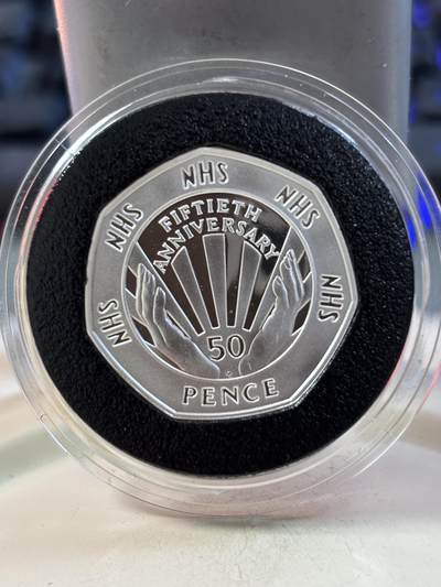 第189期拍卖 - 英国1998年国家医疗50便士精制加厚纪念银币，16克，925银，