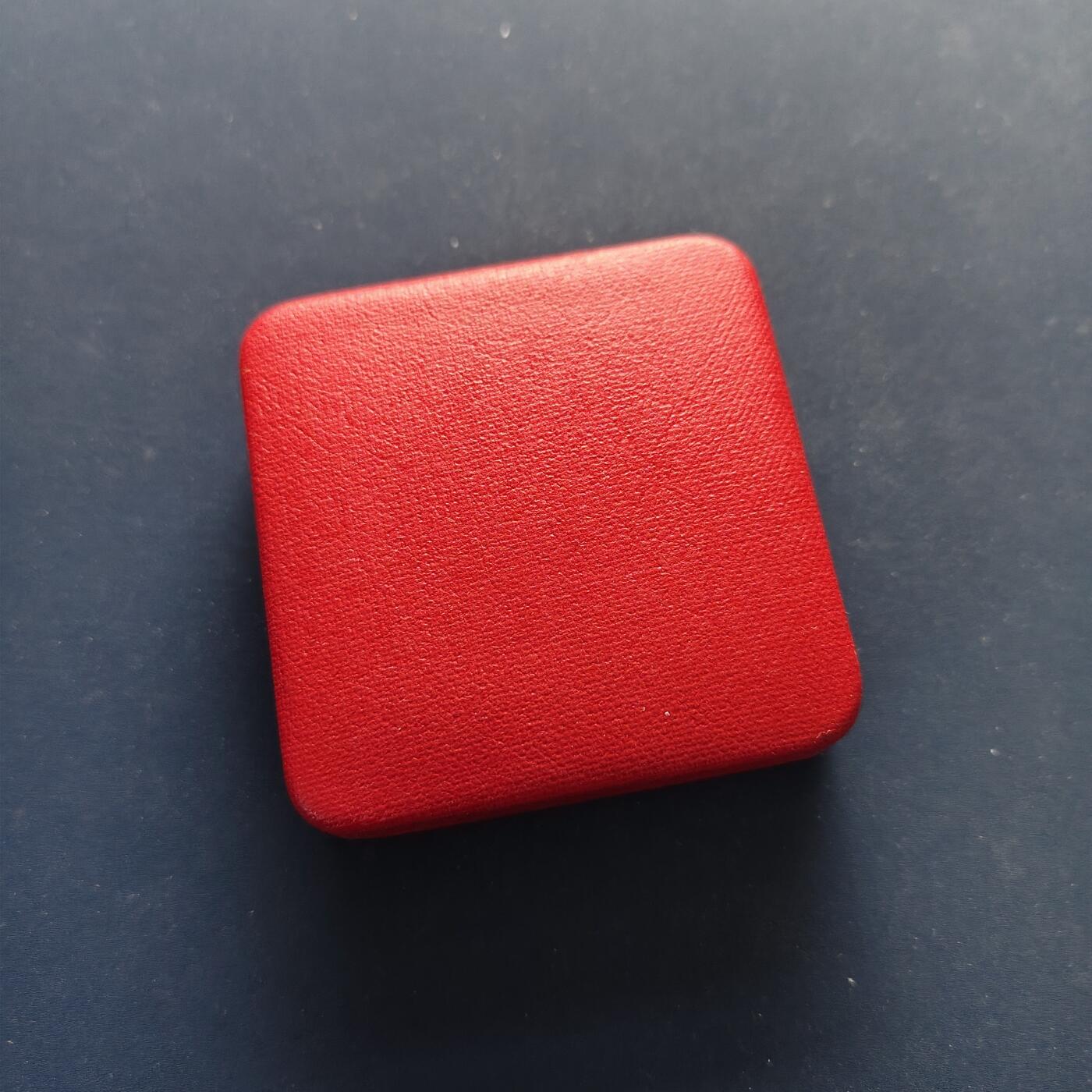 【全场包邮】纯粹捡漏拍499场-持续更新中 英国1984年1镑四邦国花系列苏格兰蓟花精制纪念银币【22.5毫米9.5克92.5%，纯银价约246元（按28元银价折算）】-盒证全